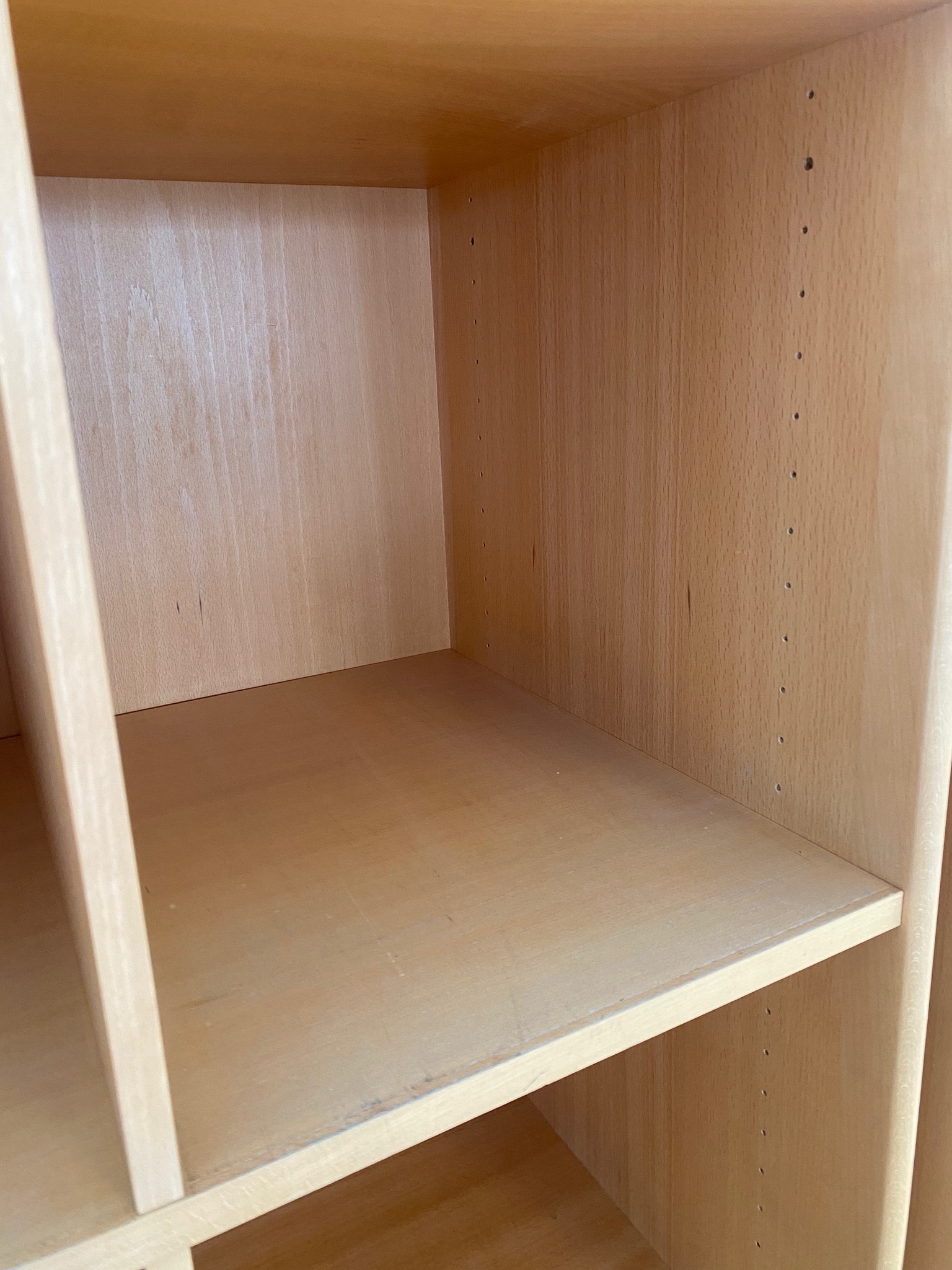 Skápur með skúffum 4