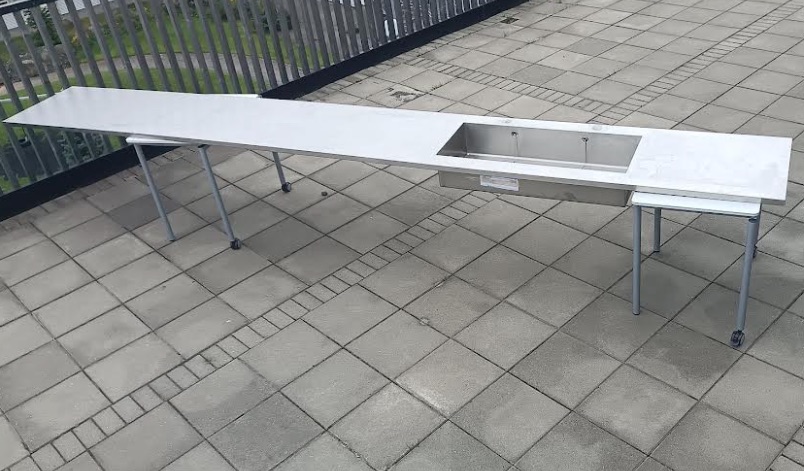 Stálborð án fóta m/vaski f. 2 blöndunartæki