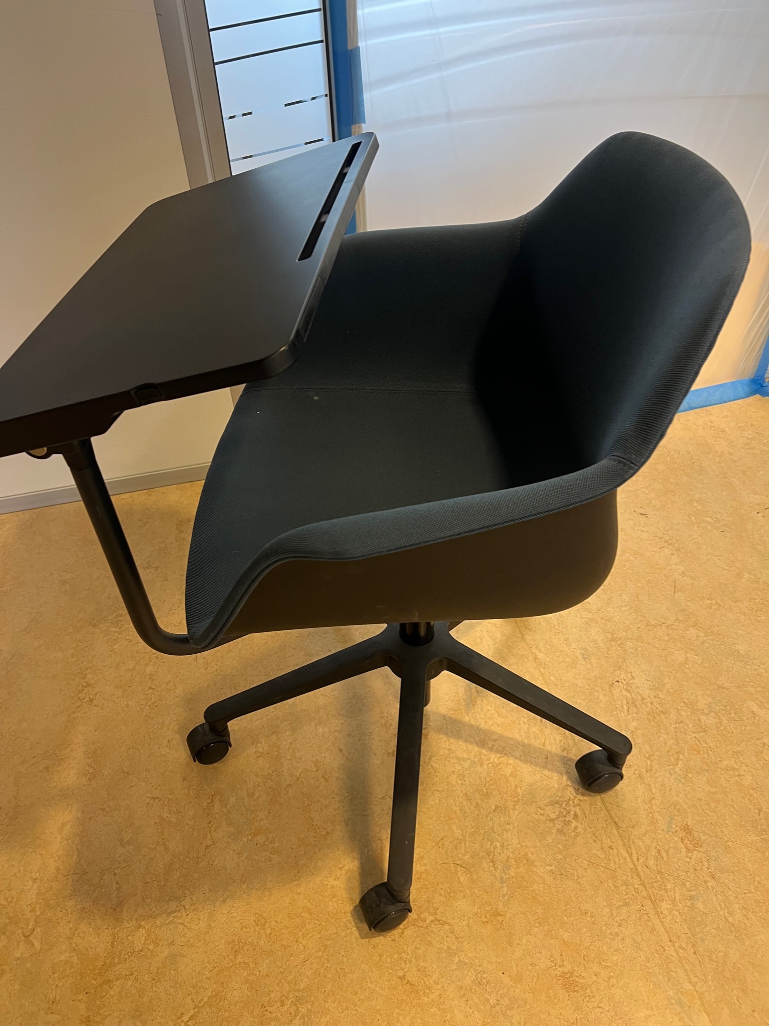 FourDesign stóll m/felliborði 9