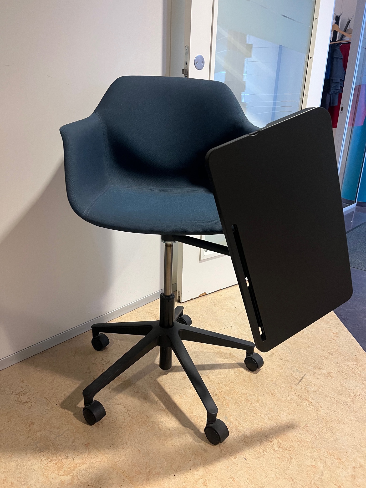 FourDesign stóll m/felliborði 4