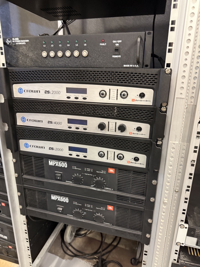 JBL, Crown og Dolby hljóðkerfi 4