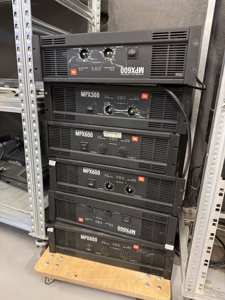 JBL, Crown og Dolby hljóðkerfi 6