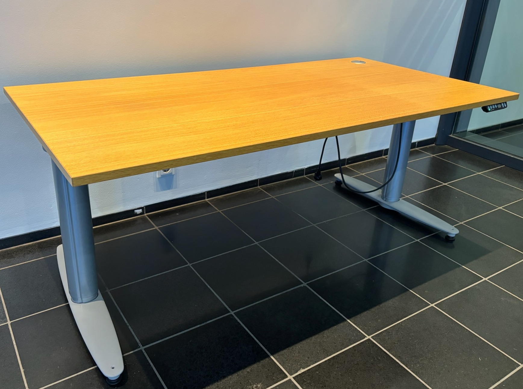 Kinnarps rafmagnsborð m/minnisstillingu 2