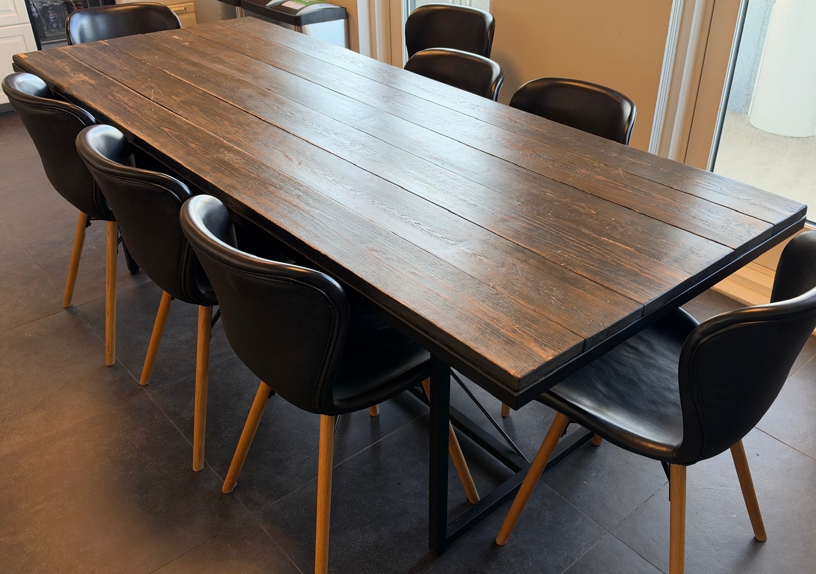 Happie Furniture borðstofuborð 2