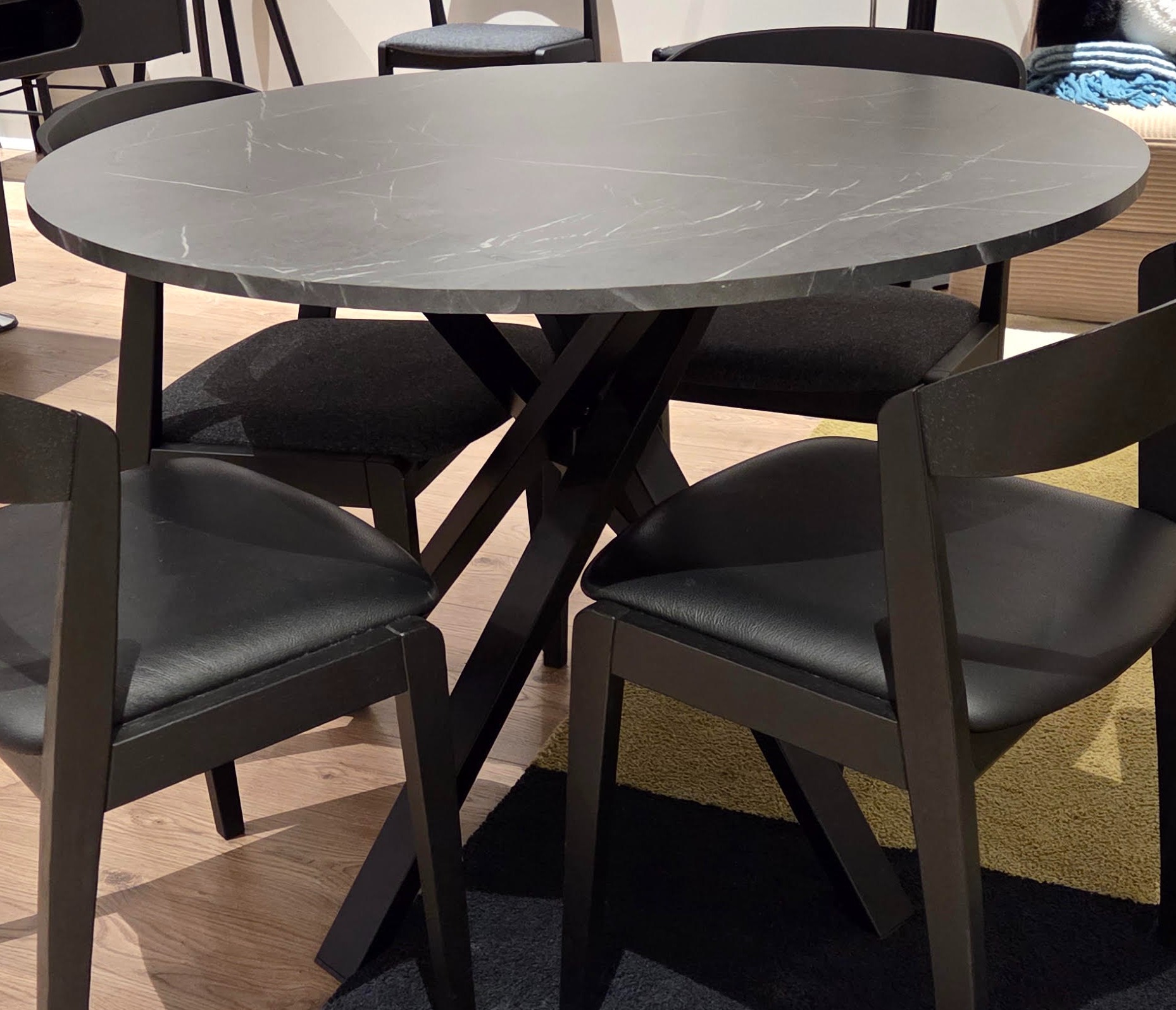 IKEA hringborð