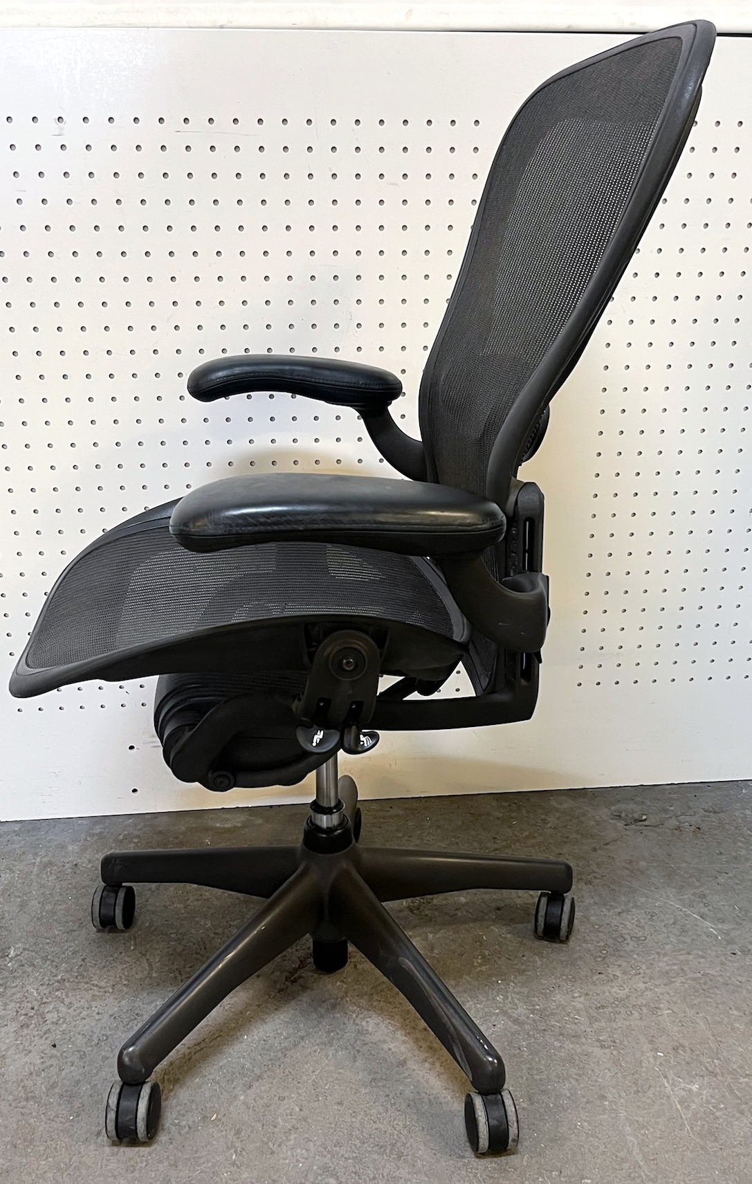 Herman Miller Aeron Classic 2