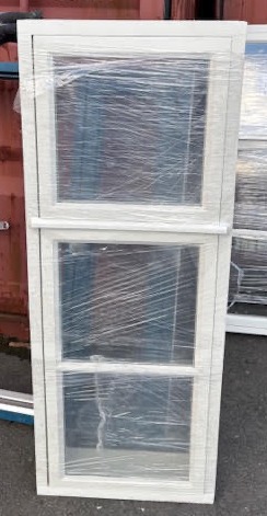 Sérsmíðaður timburgluggi