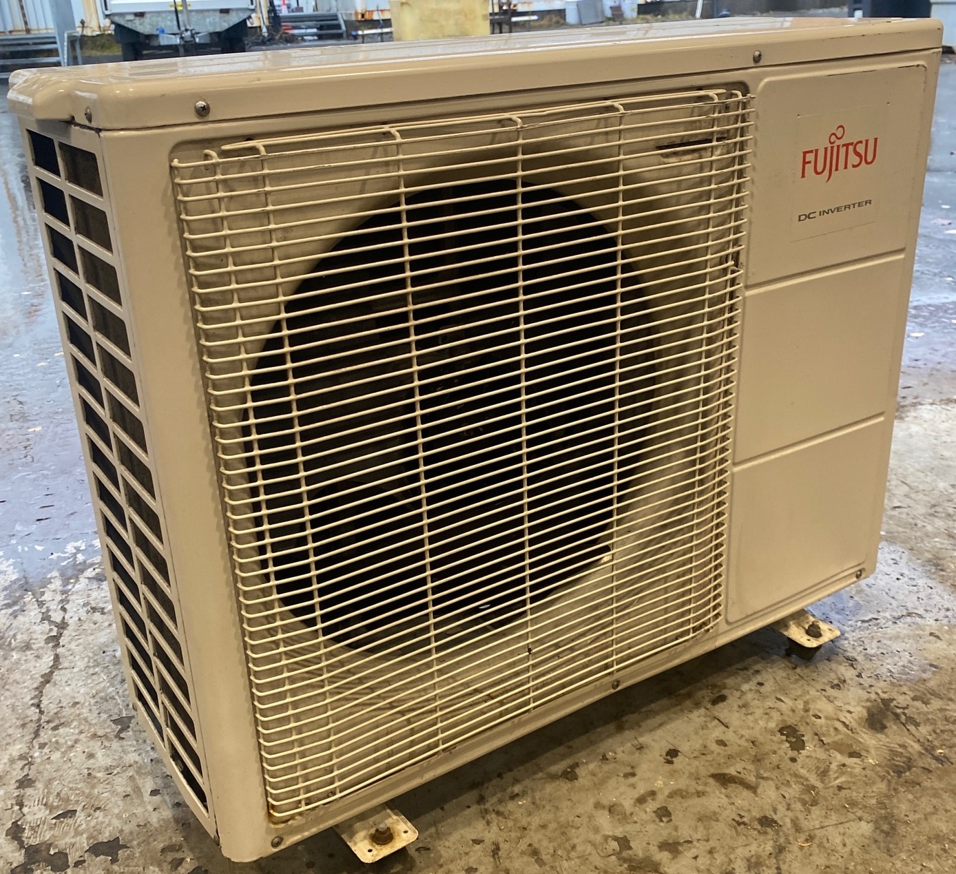 Fujitsu varmadæla ásamt pressu 2