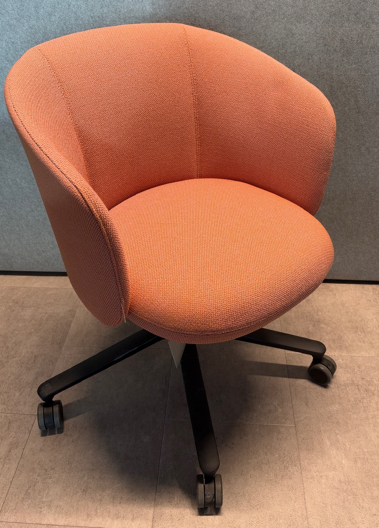 Vitra armstóll 2