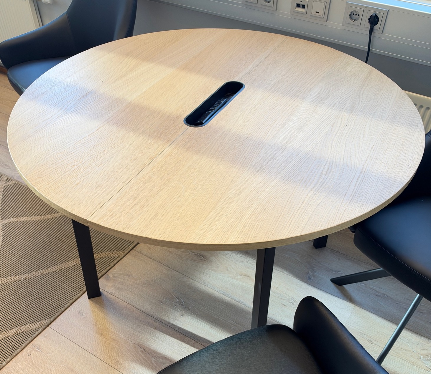 IKEA fundarborð
