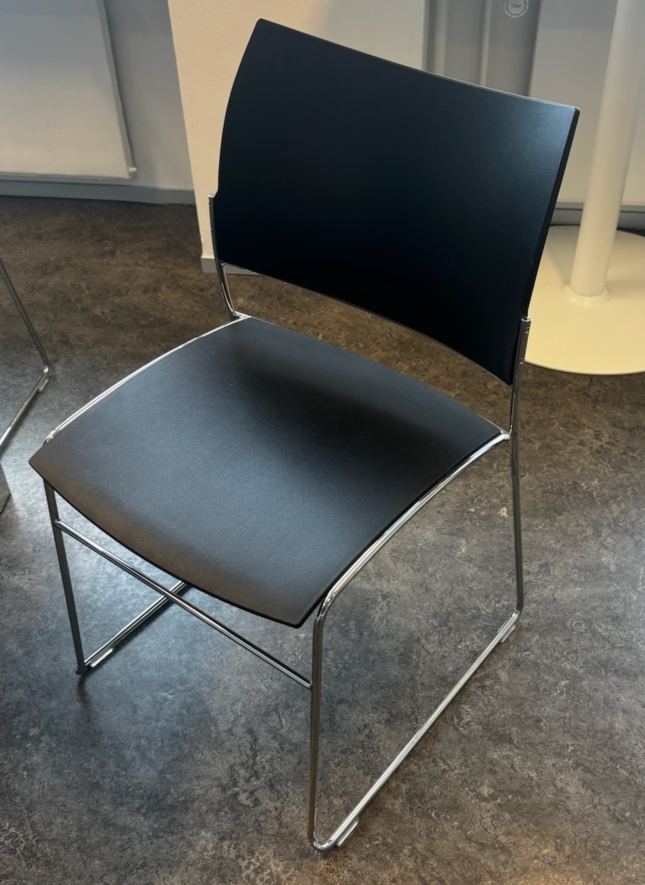 Casala staflastóll ásamt stólavagn