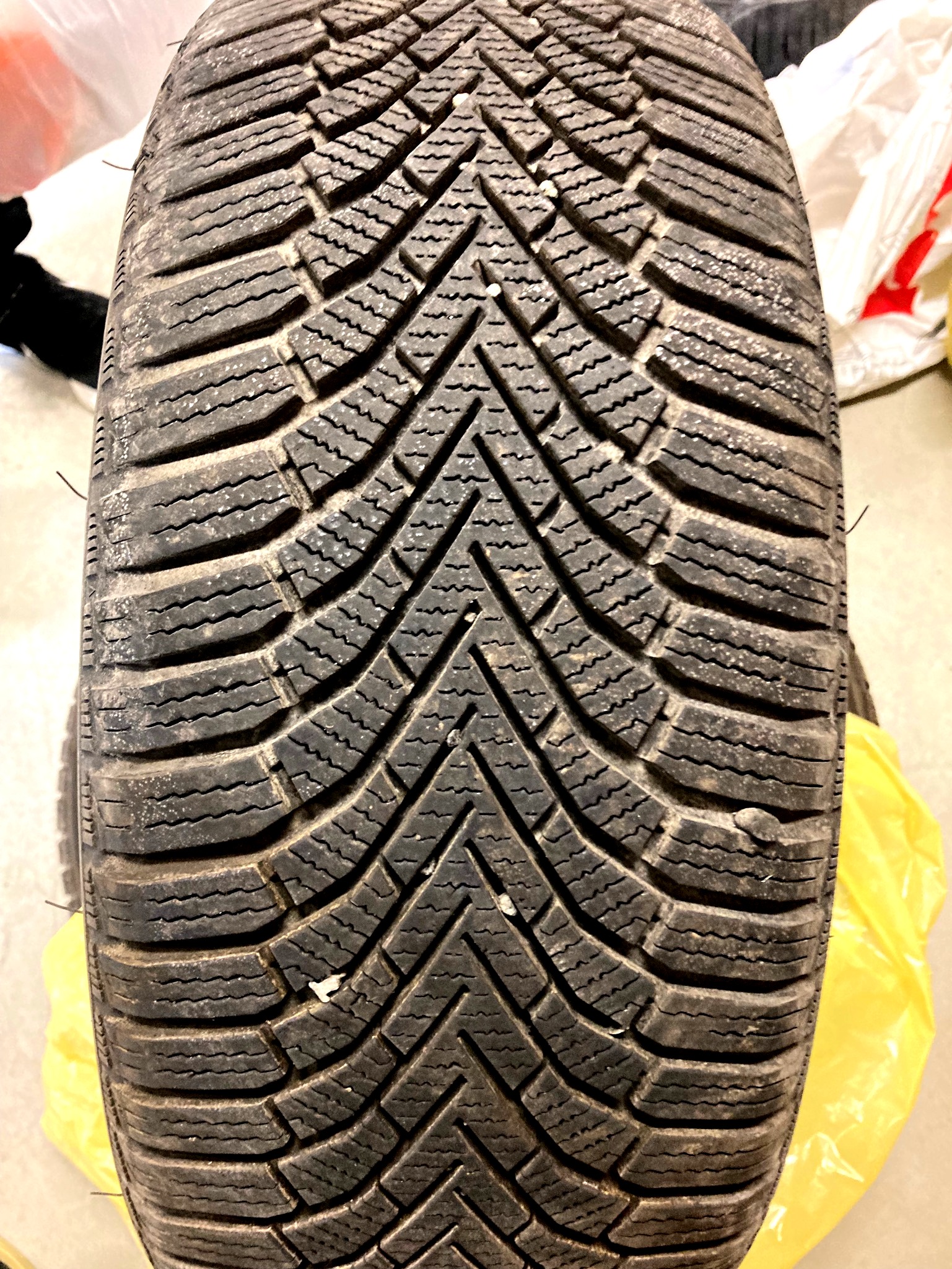 SELT / SOLD Heilsársdekk, 2 stk., Sailun Ice Blazer Alpine+, 205/55/R16