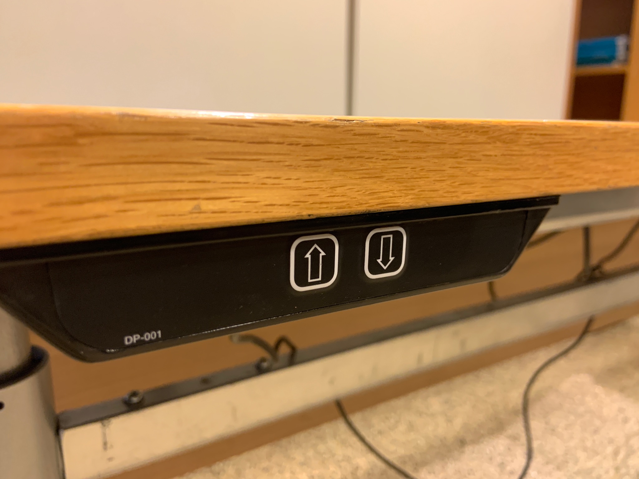 Selt/Endurnýtt-Rafmagnsborð 180x50 frá Á Guðmundssyni með blygðunarspjaldi. 4