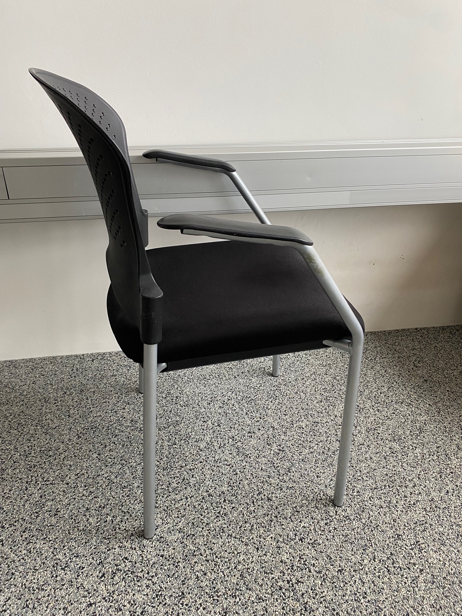 SELT / SOLD Fundarstólar frá InnX 2