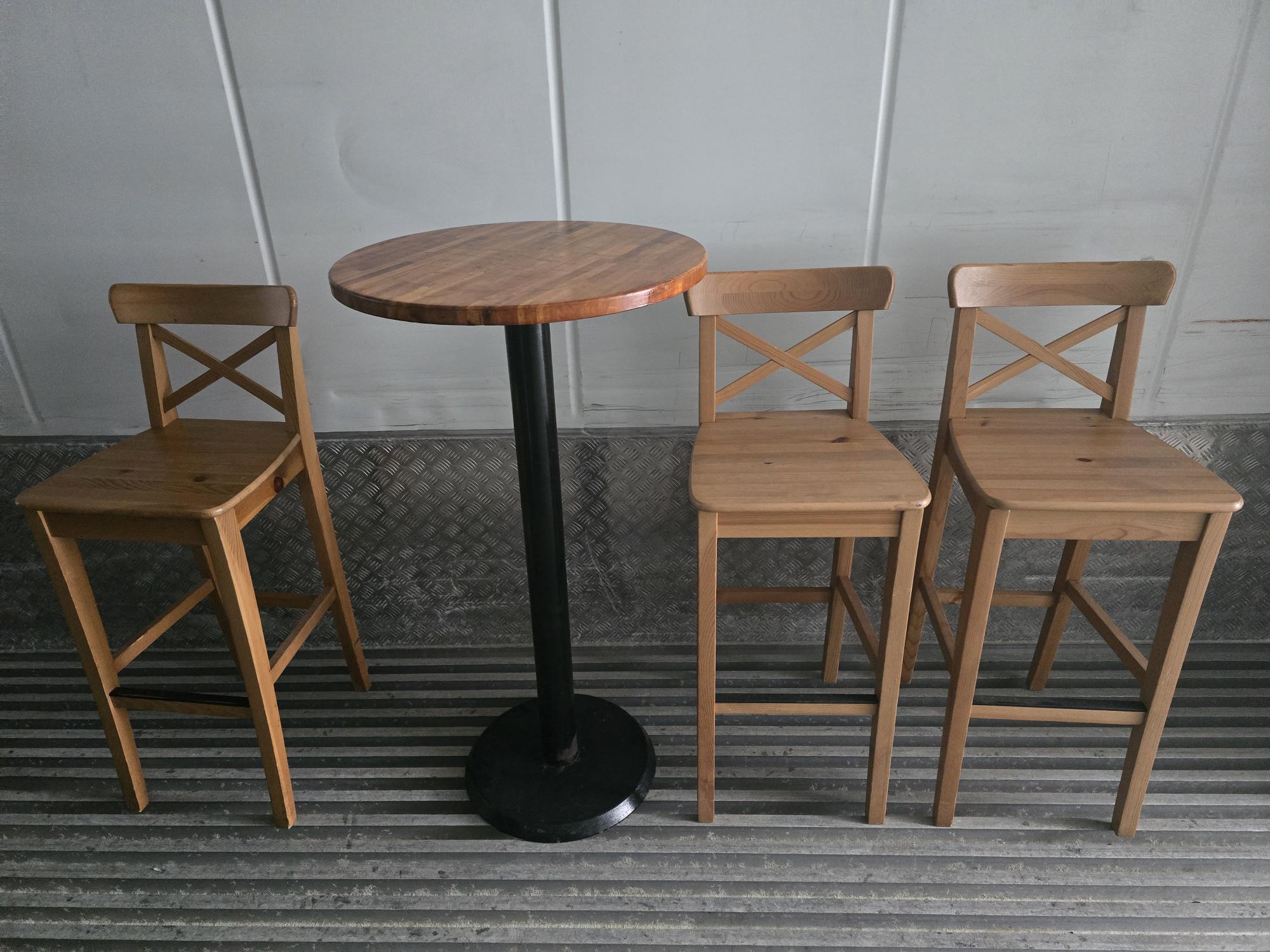 SELT / SOLD Háborð og 3 hástólar 6