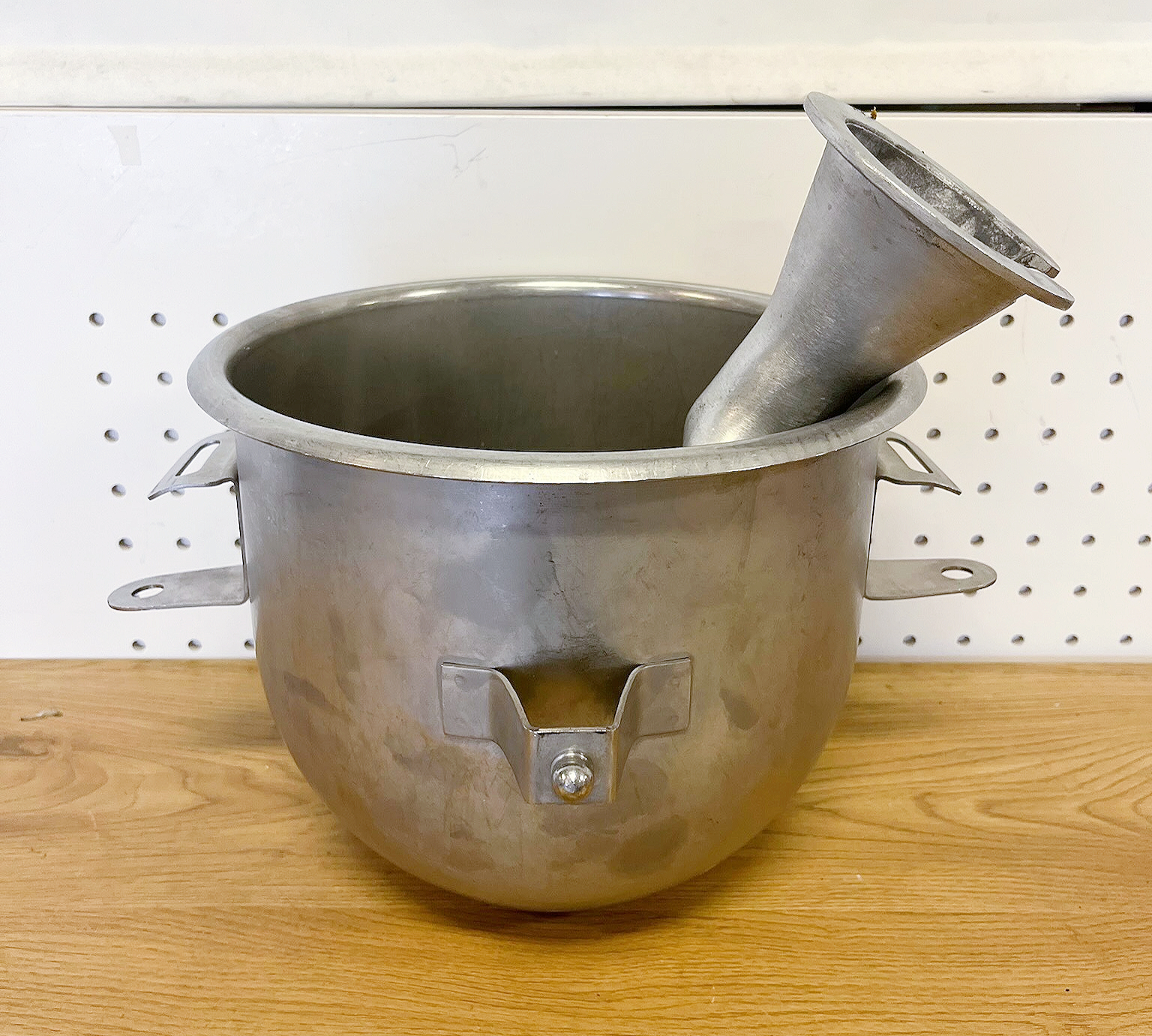Skál fyrirhrærivélar og pískur, Ø28 x H23 sm. 2