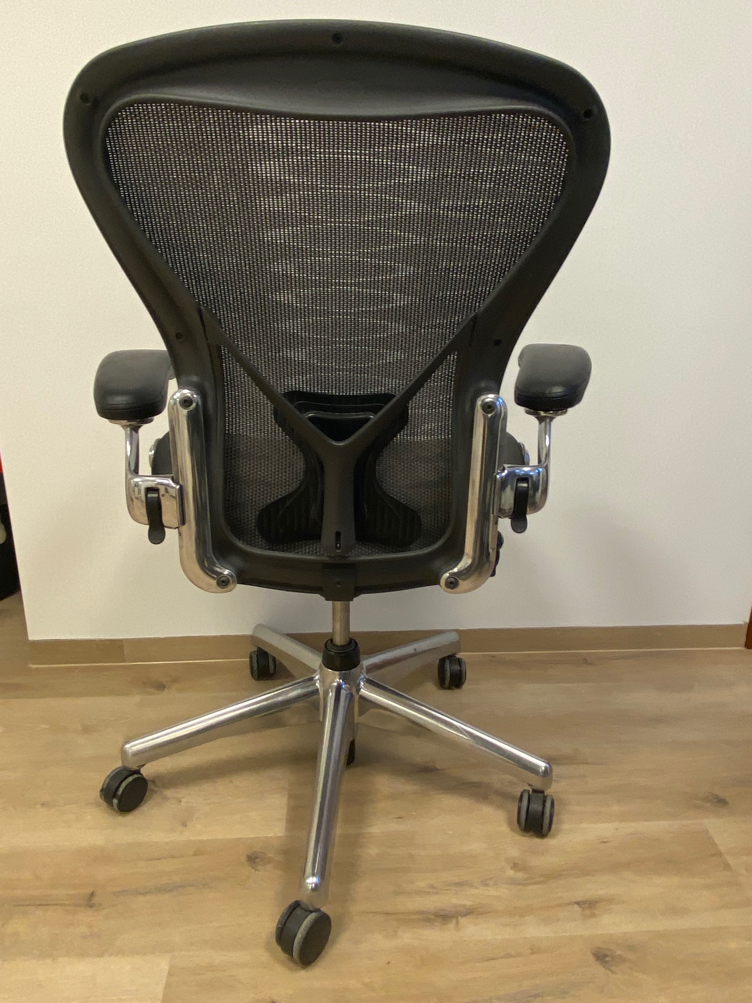 SELT / SOLD Herman Miller Aeron, B stærð 4