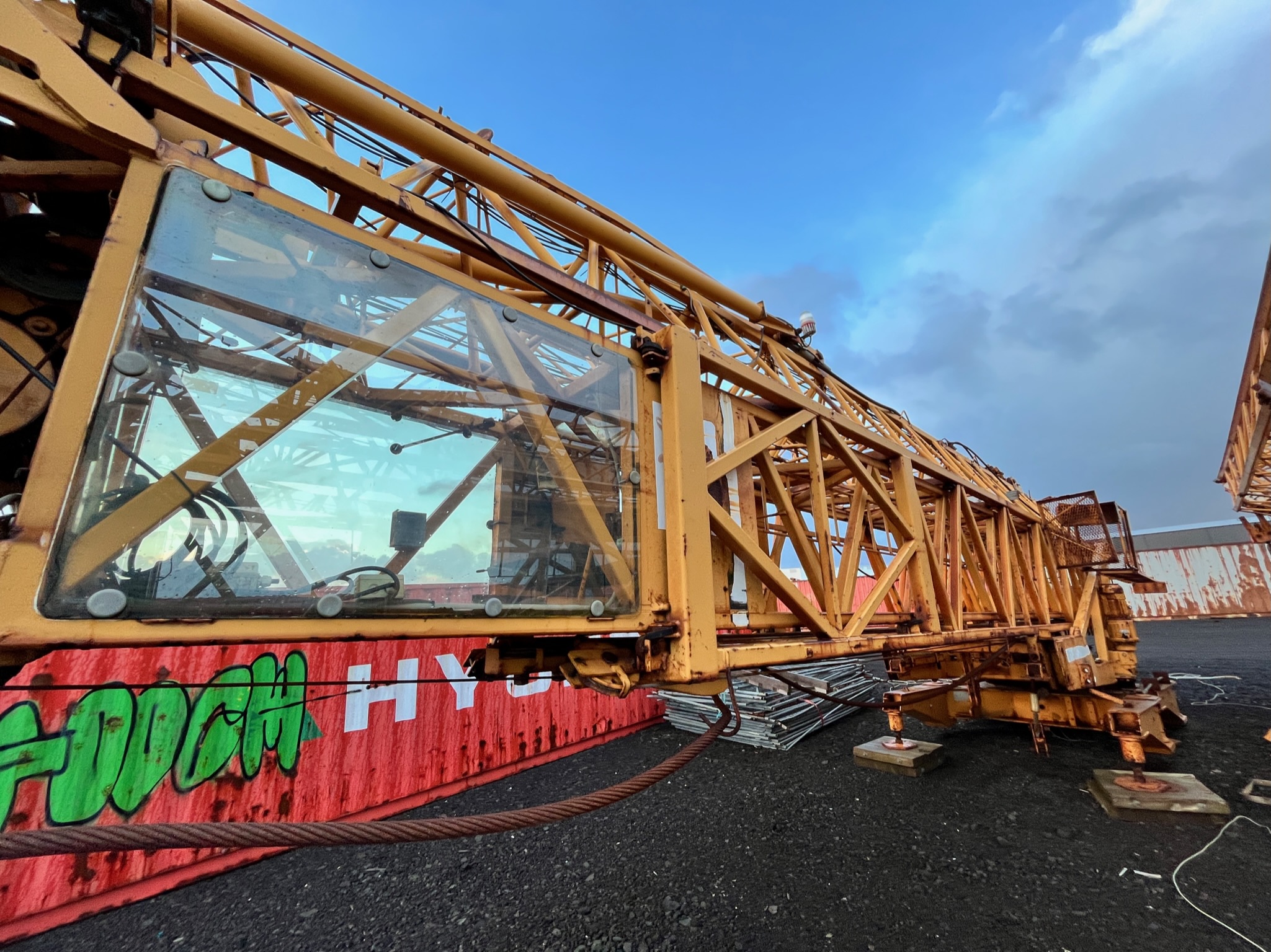 SELT / SOLD - Endurnýtt Liebherr byggingakrani 63K - AB 0234 8