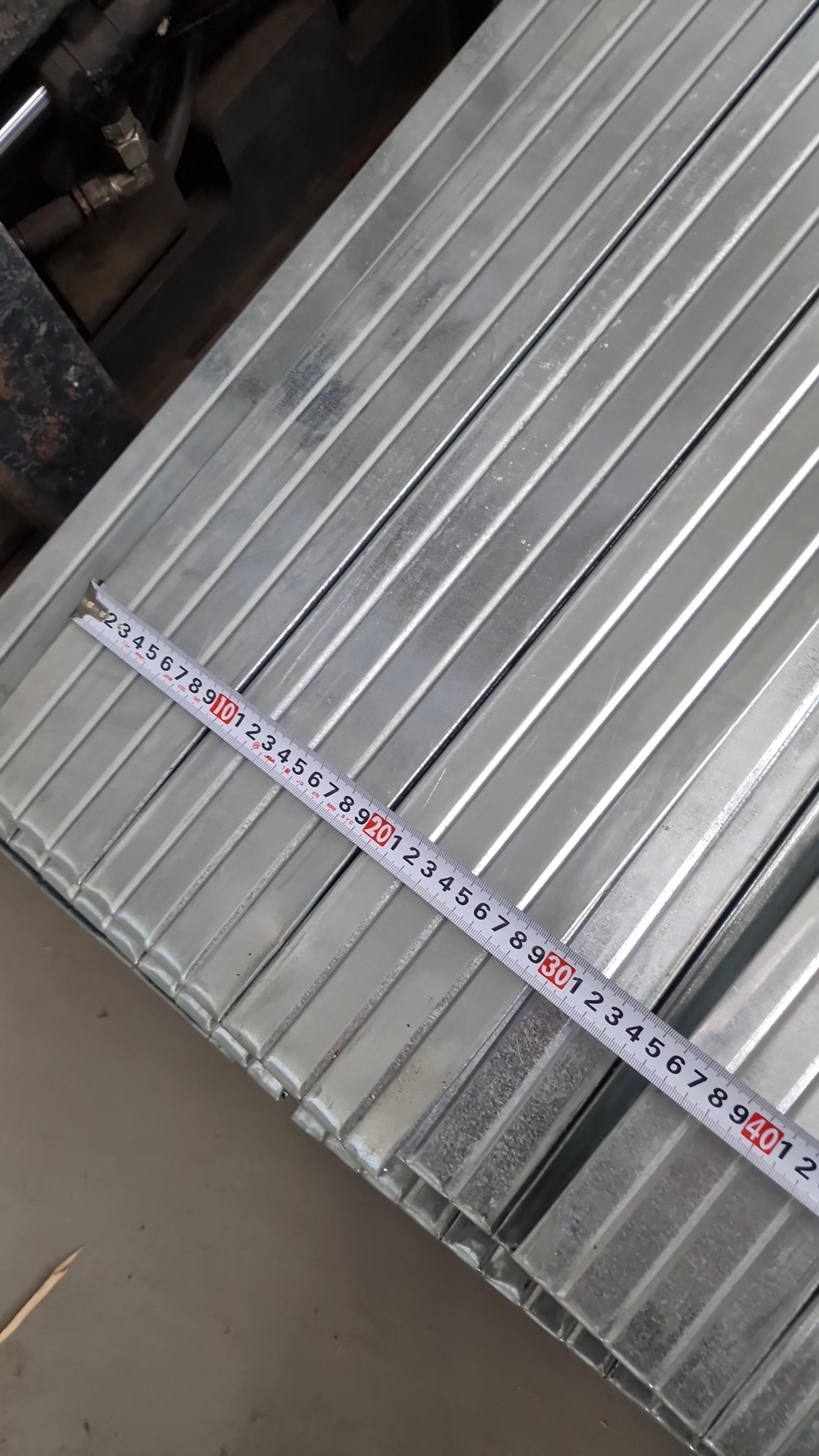 SELT / SOLD Öflugir brettarekkar, H300 x B350 x D97 sm. 3