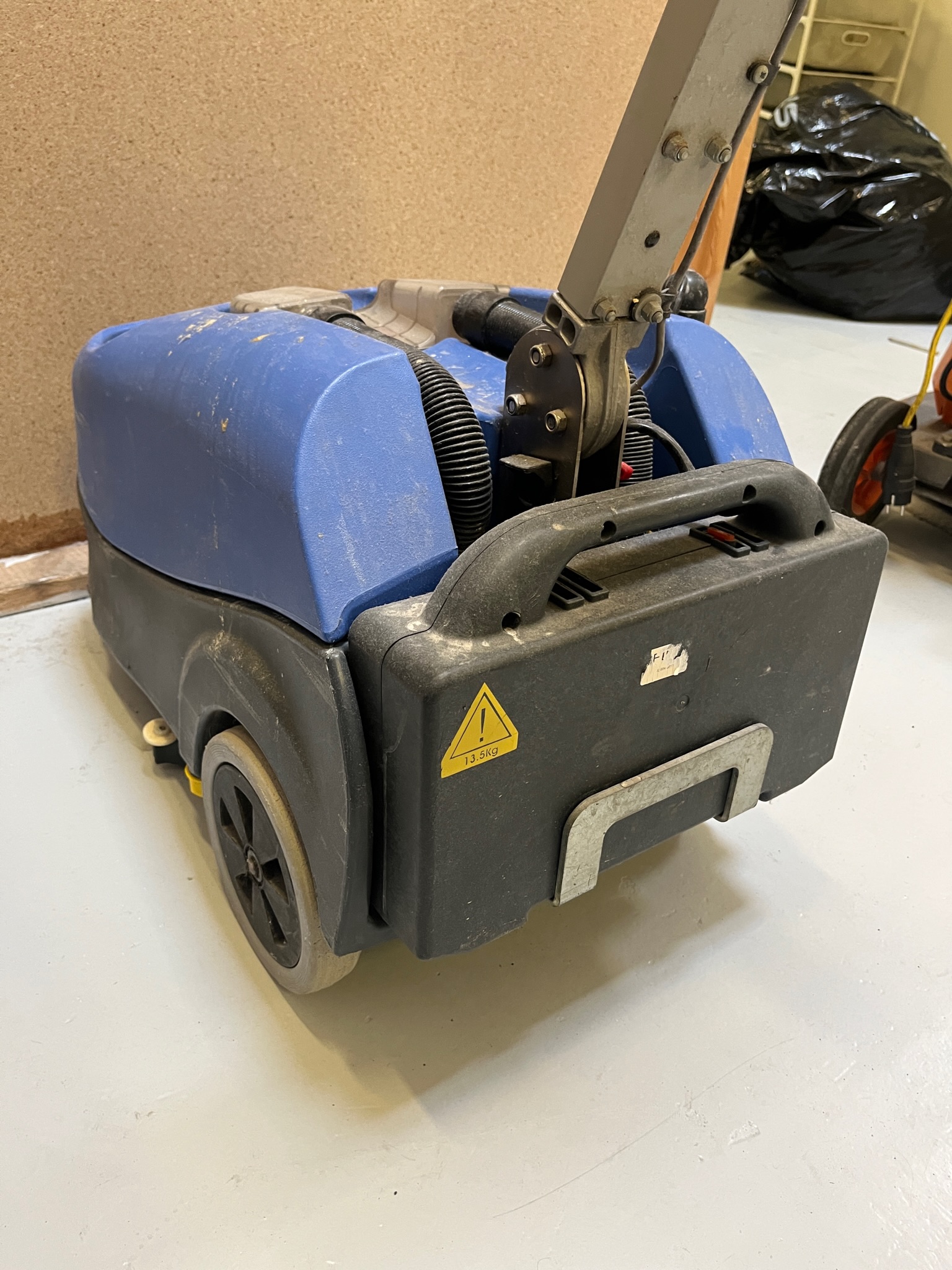 SELT / SOLD Numatic skúringarvél 4
