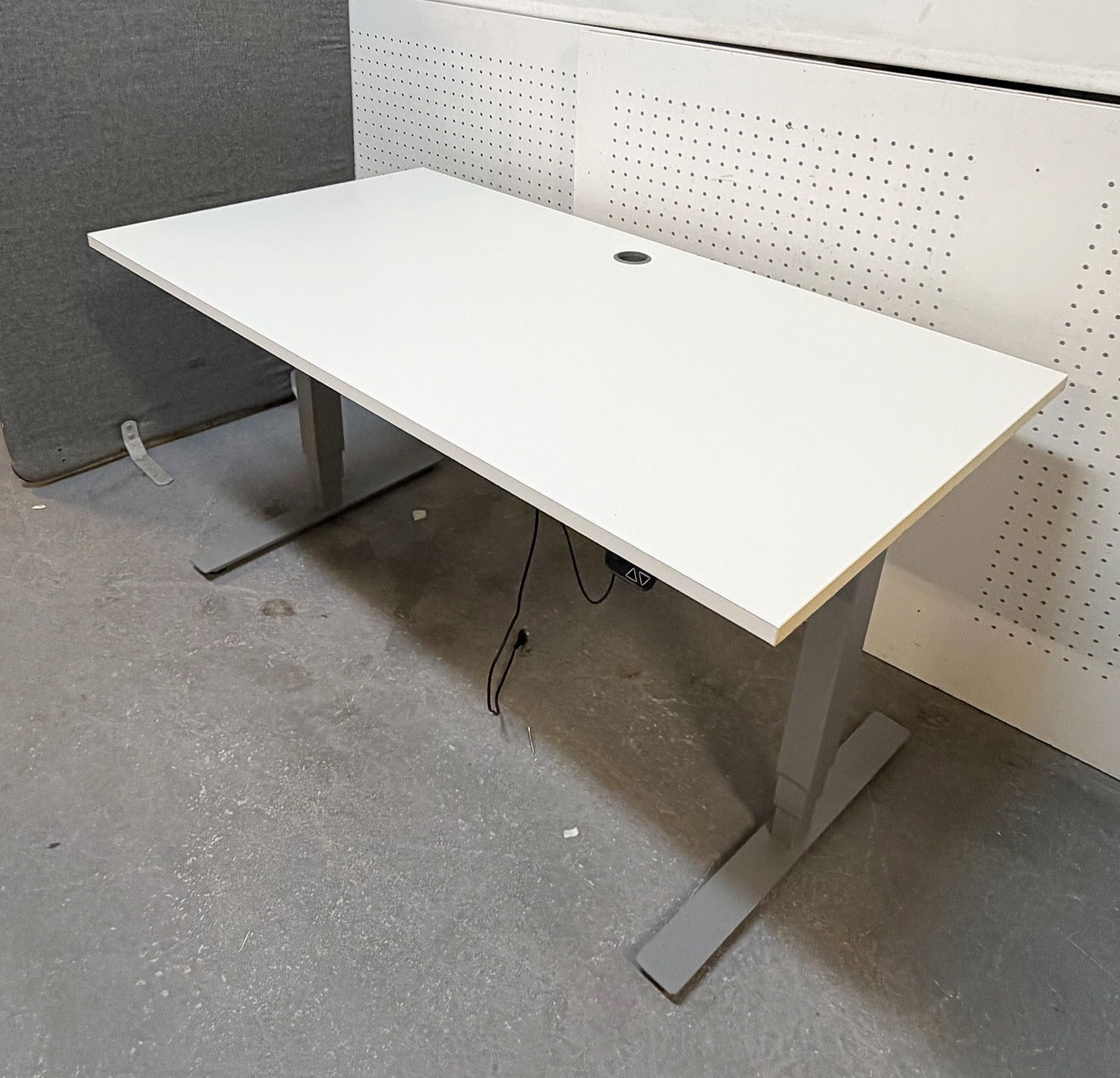 SELT / SOLD Rafmagnsborð, B150xD80sm.