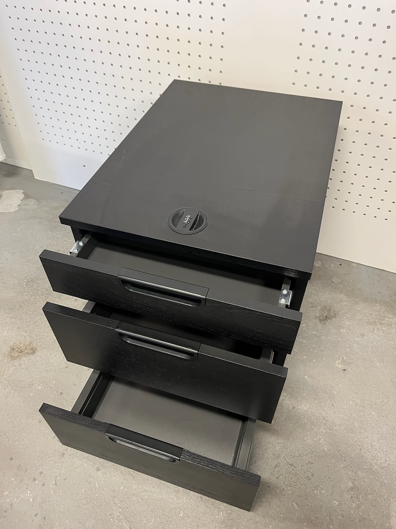 SELT / SOLD IKEA skrifstofukálfur með læsingu 5