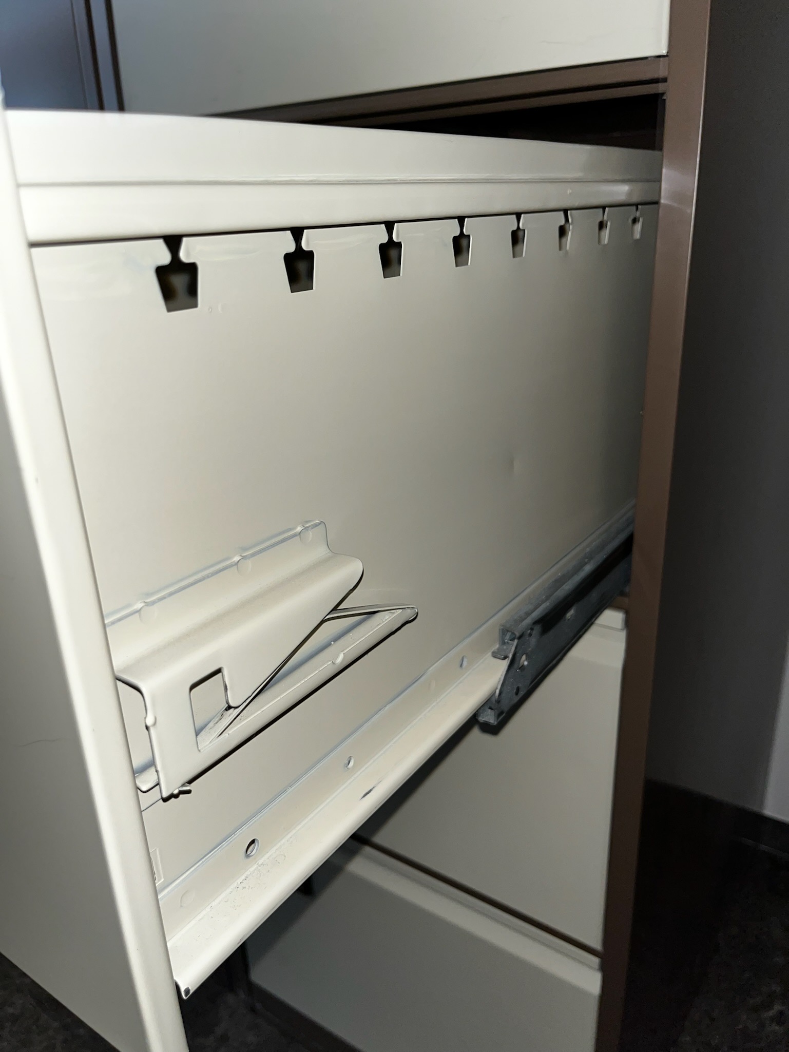 SELT / SOLD Skjalaskápur frá Vickers Trimline (4 stk.) 7