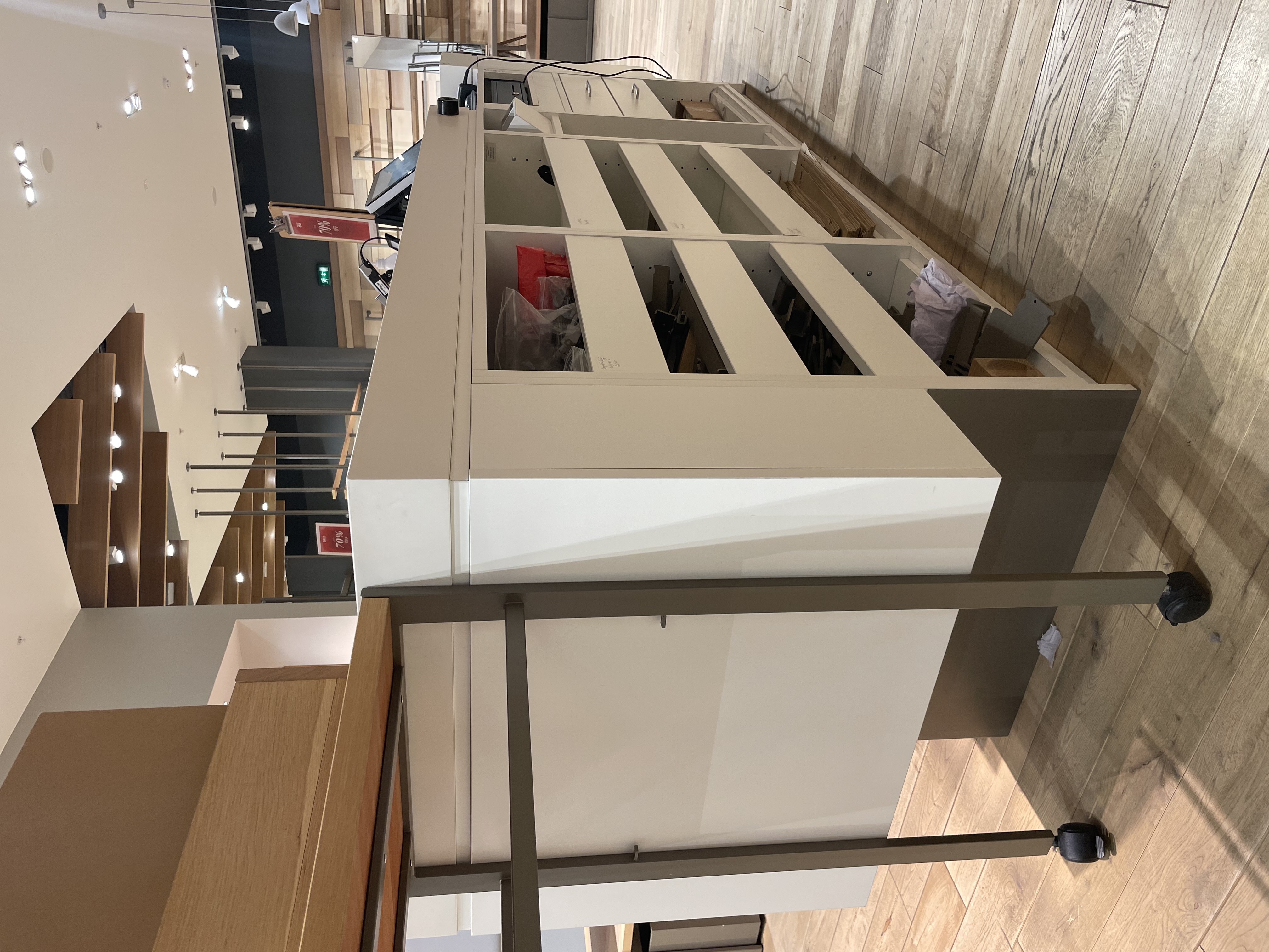 SELT / SOLD - Vandað móttökuborð, afgreiðsluborð, búðarborð - sérsmíði 2