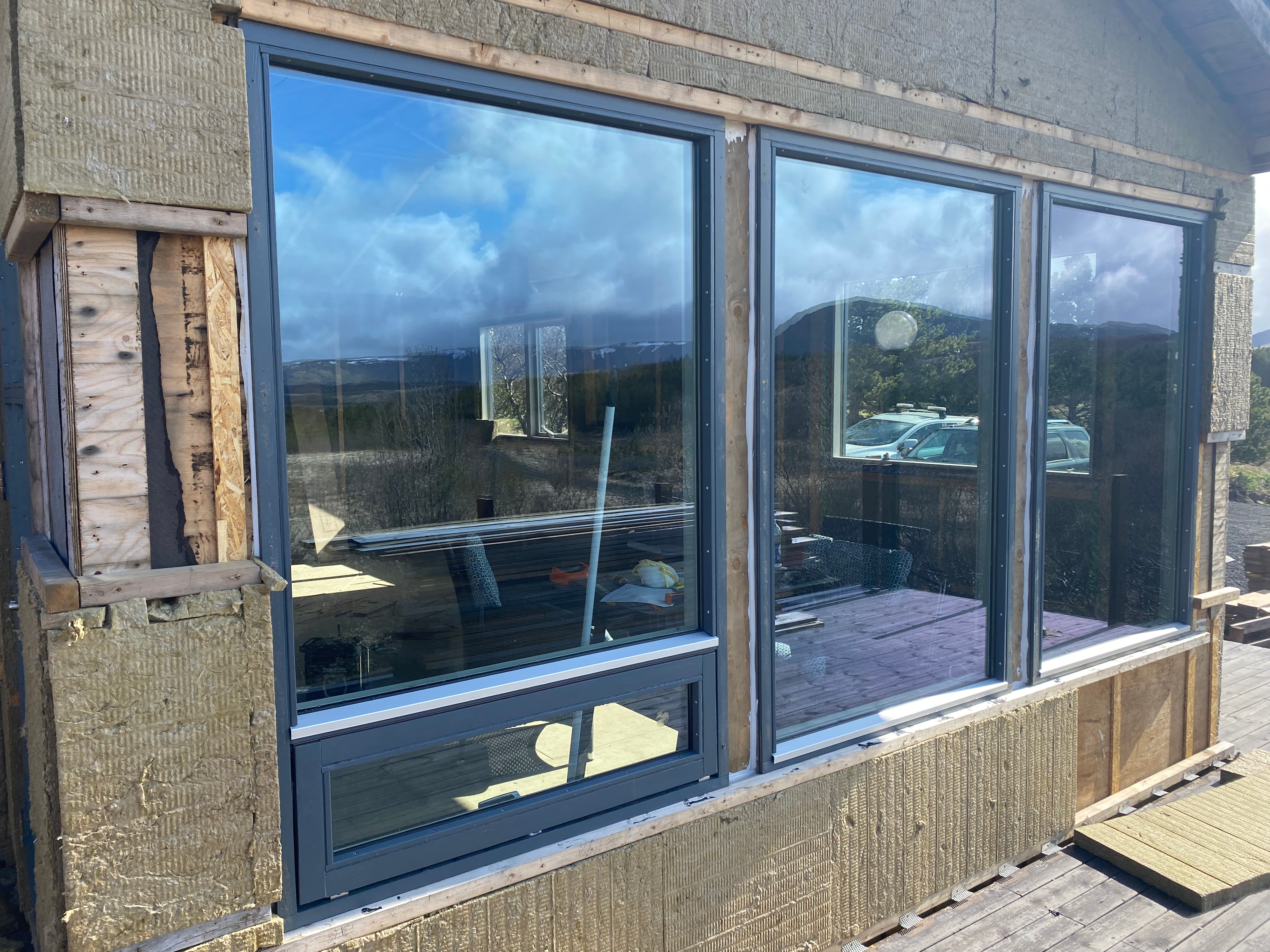 SELT / SOLD Vandaður gluggi(nr. 4) með opnanlegu fagi, H160 x B108 sm. 15