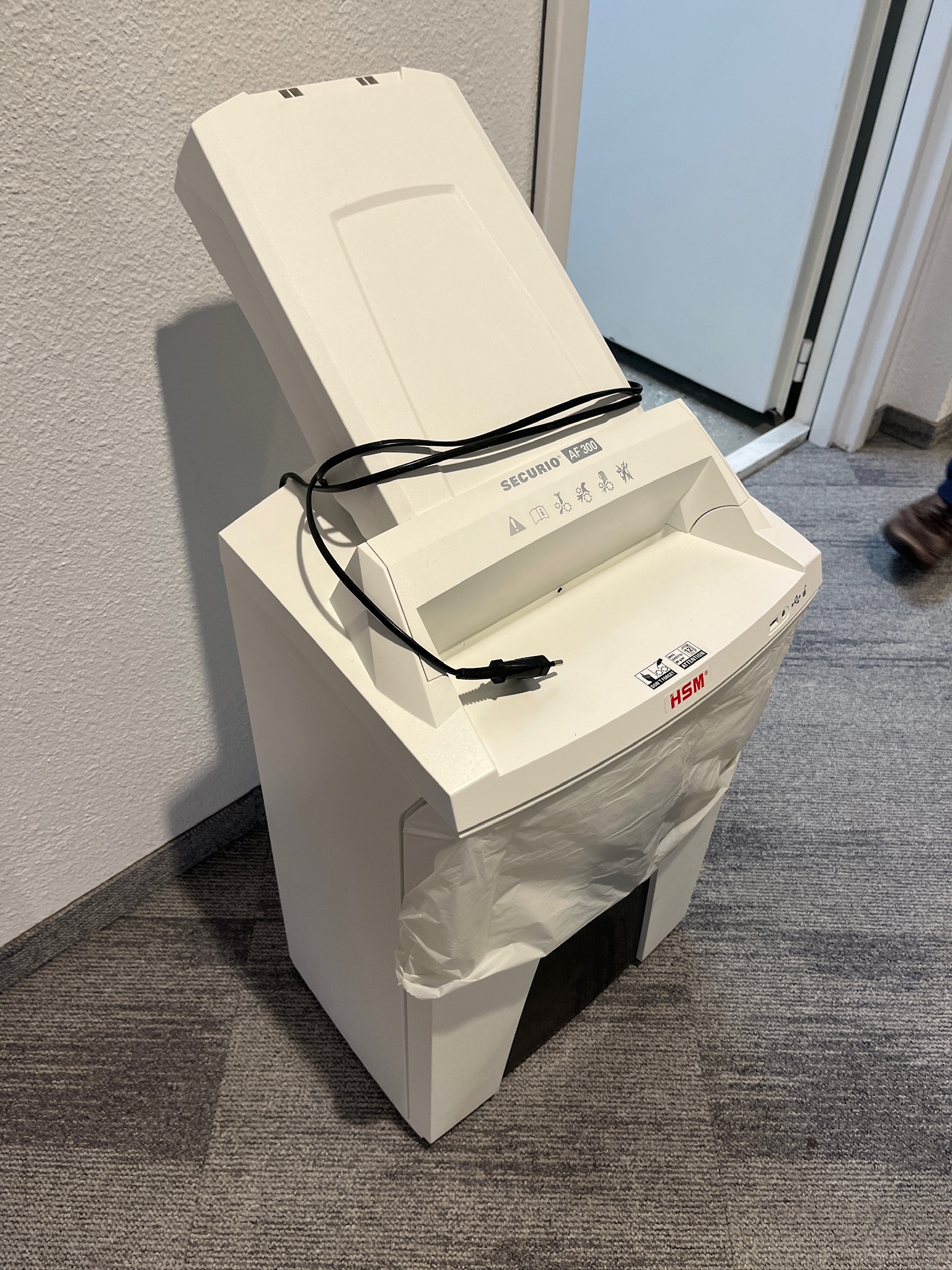SELT / SOLD Tætari HSM Securio AF300 kross skurður frá Pennanum