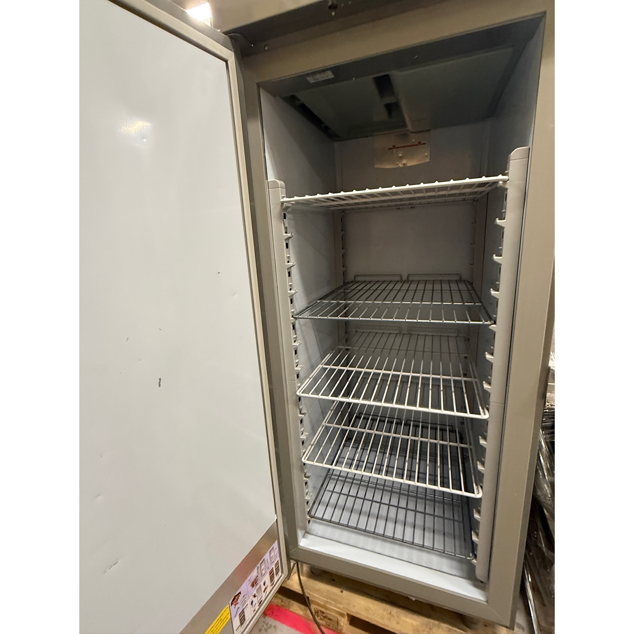 SELT / SOLD Ilsa frystiskápur, 700ltr. 2