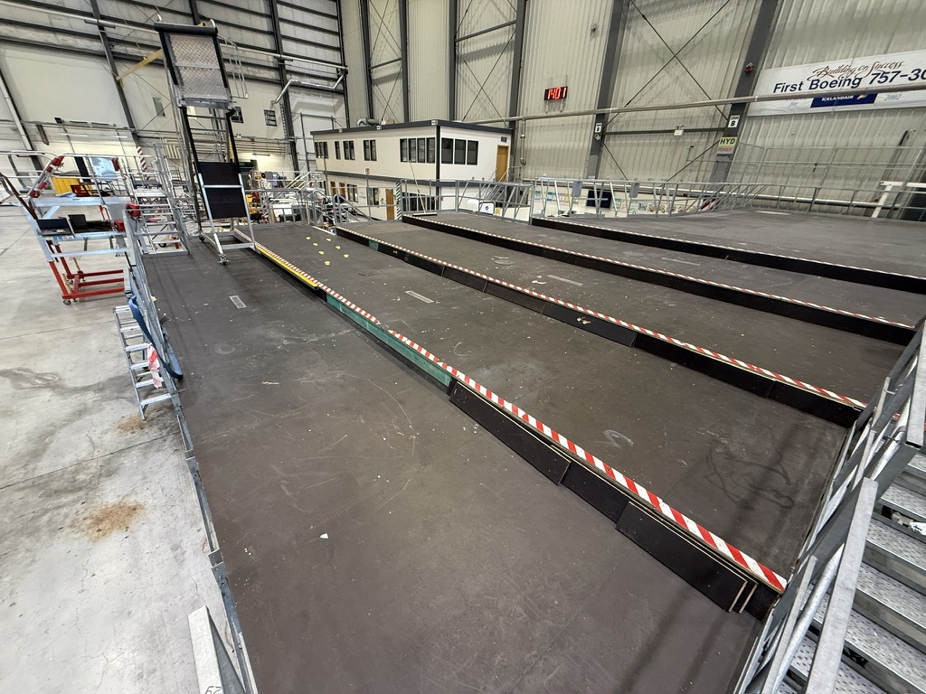 Vinnupallur fyrir lagerhúsnæði/verkstæði/fyrirtæki, ~215m² (2 stk.)