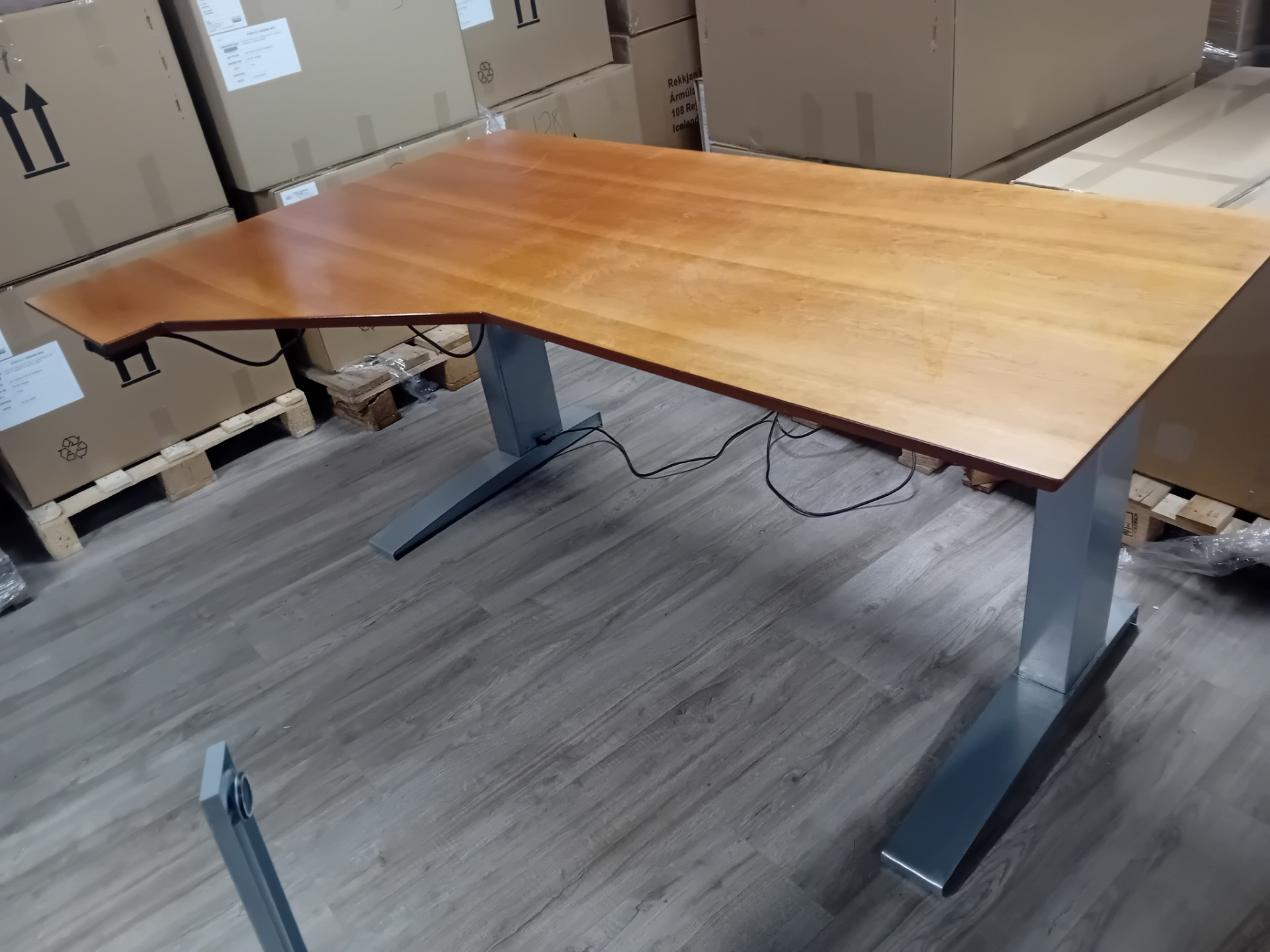 SELT / SOLD Rafmagnsborð 180x80/120 hornborð