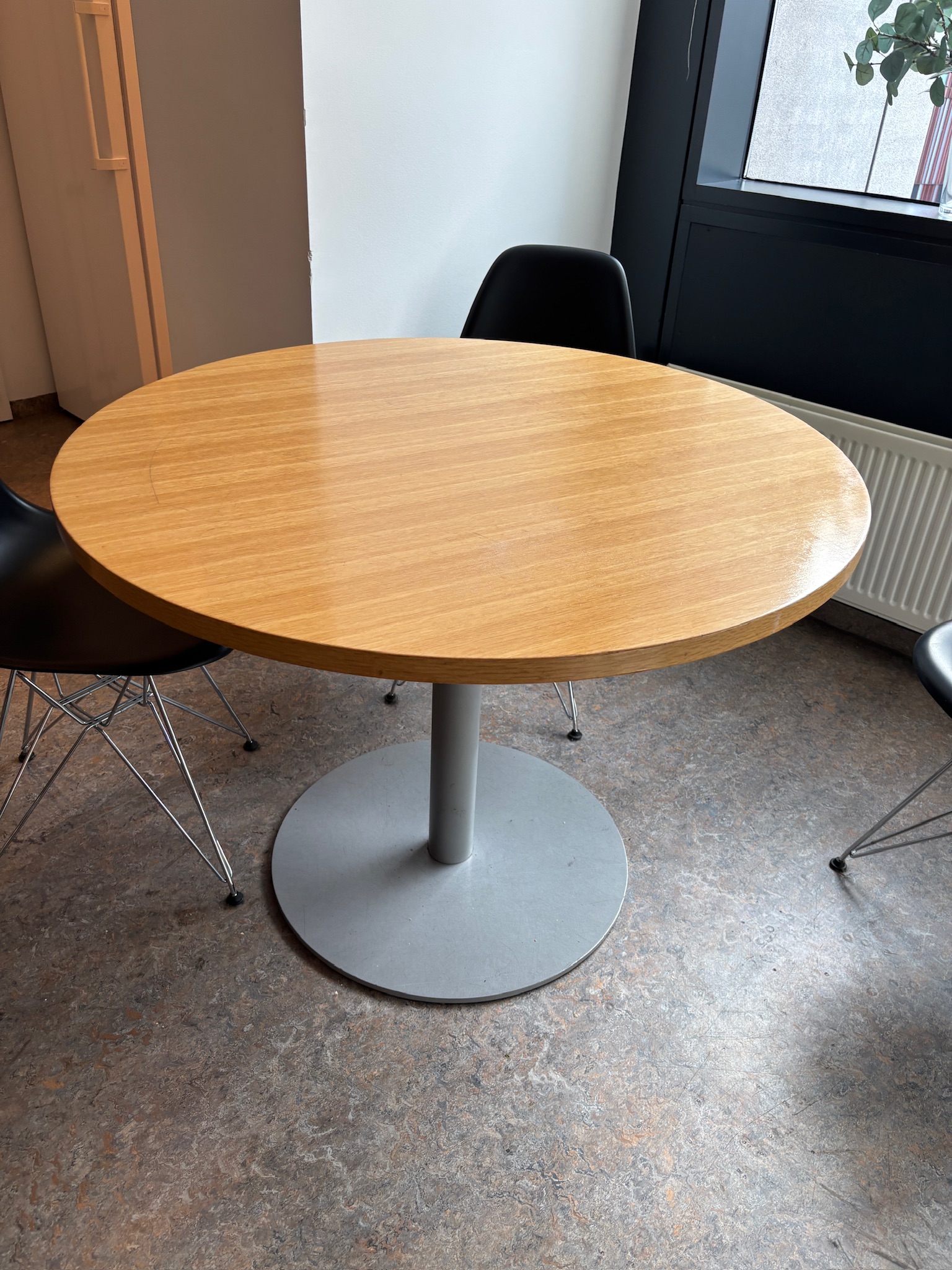 SELT / SOLD Hringborð, Ø100xH74sm.