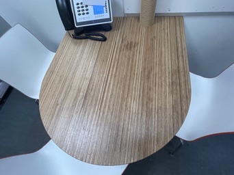 SELT / SOLD - Veggfest borð, eldhúskrókur, gegnheilt L80 x B70 x H~73 x Þ3 sm. 4