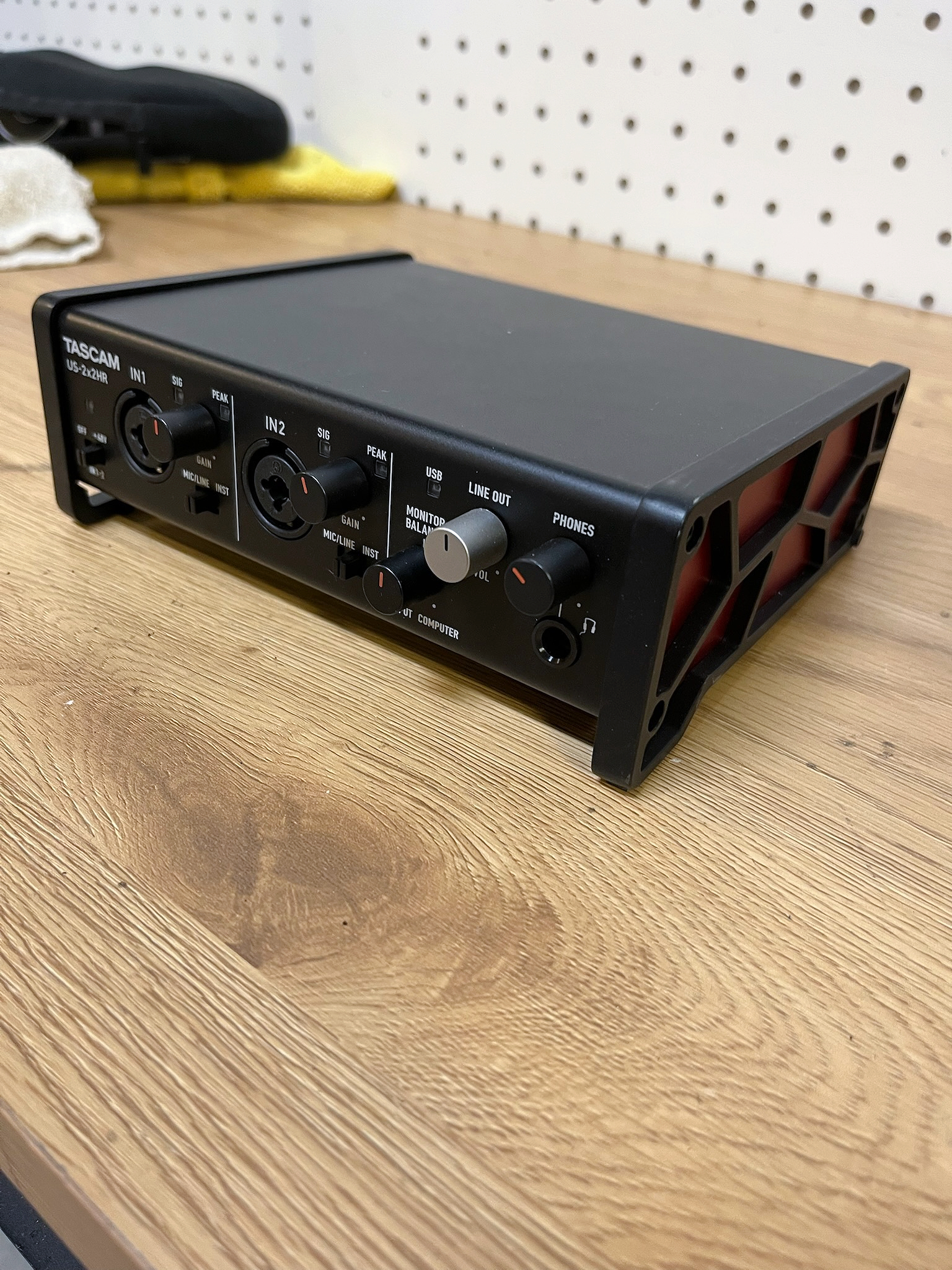 SELT / SOLD Tascam US-2x2HR hljóðkort - Play 2