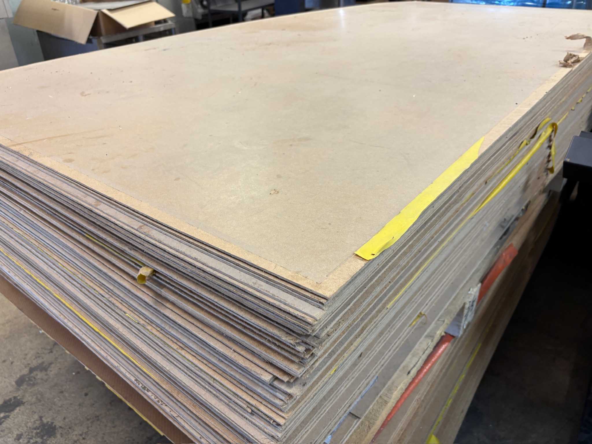 SELT / SOLD Masonitplötur H tex standard 3mm 275x122sm. (ca 465stk) 3