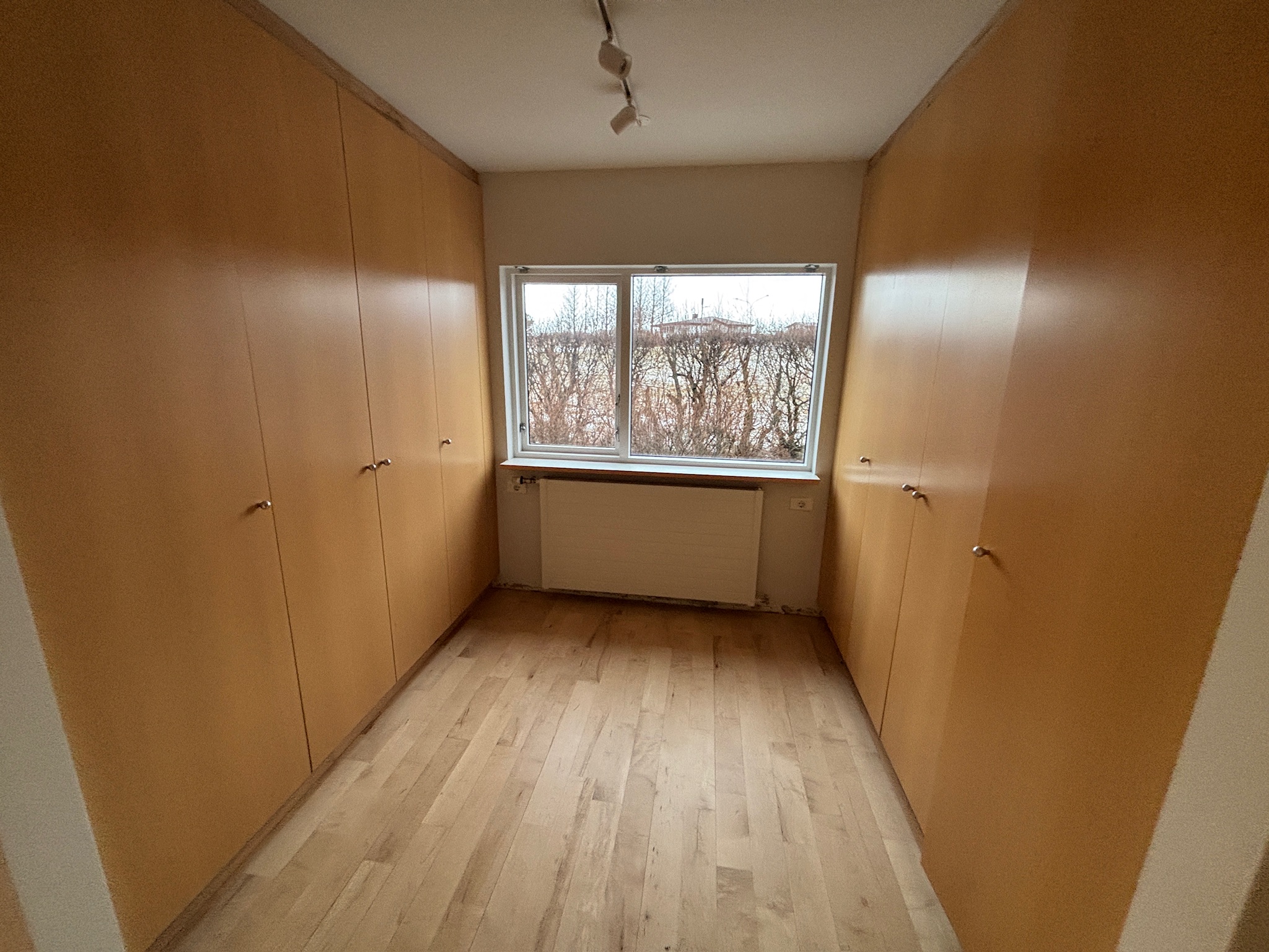 SELT / SOLD - Skápainnrétting frá Brúnás, H240 x B225 x D55 sm. 9