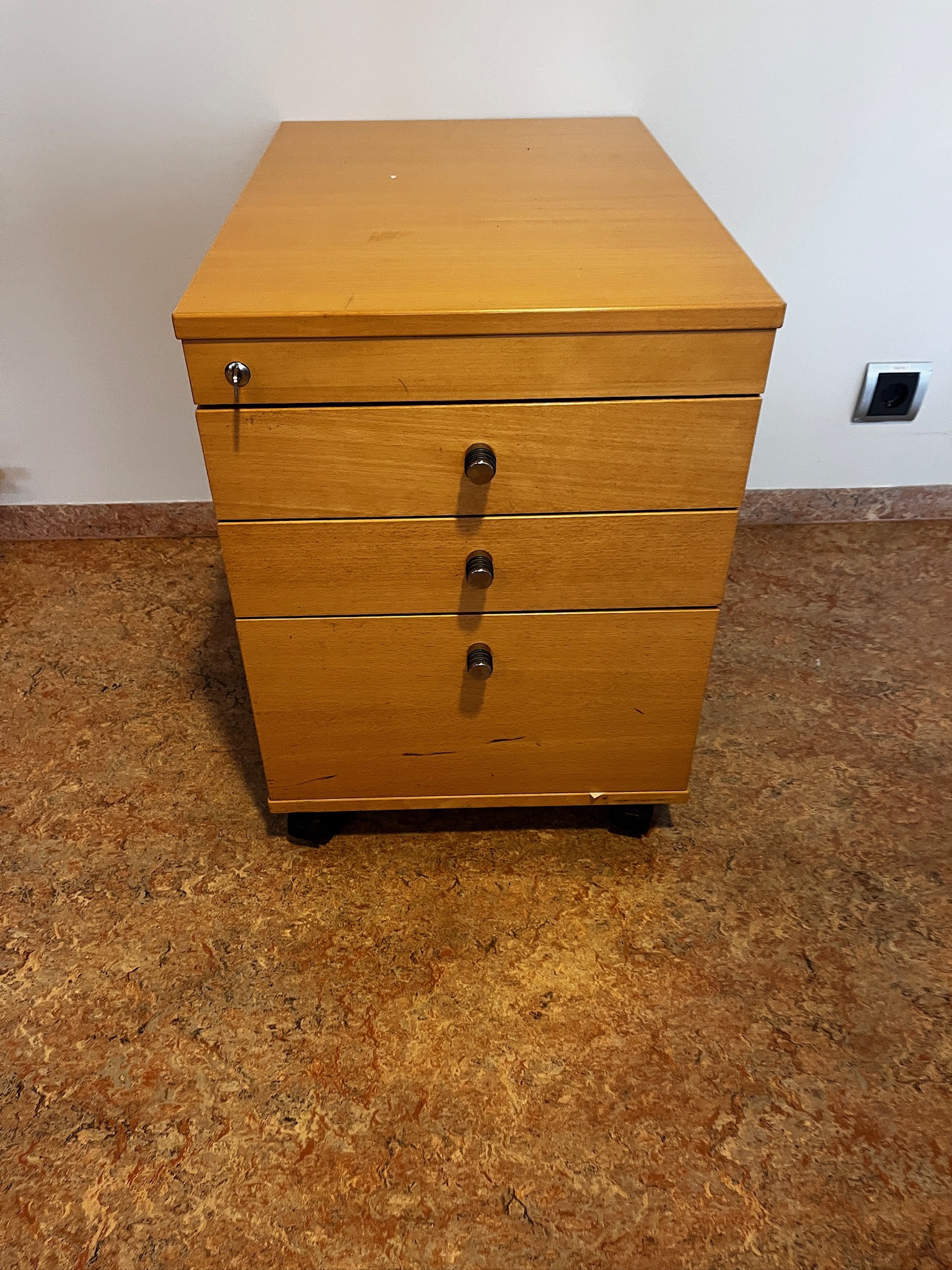 SELT / SOLD Skrifstofukálfur frá Á. Guðmundsson