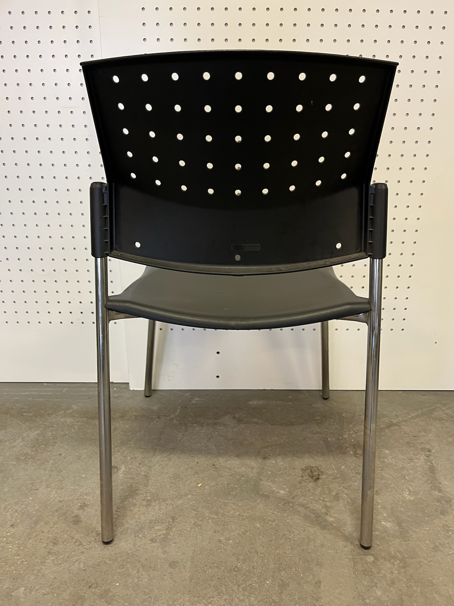 SELT / SOLD Fundarstóll, staflanlegur 4