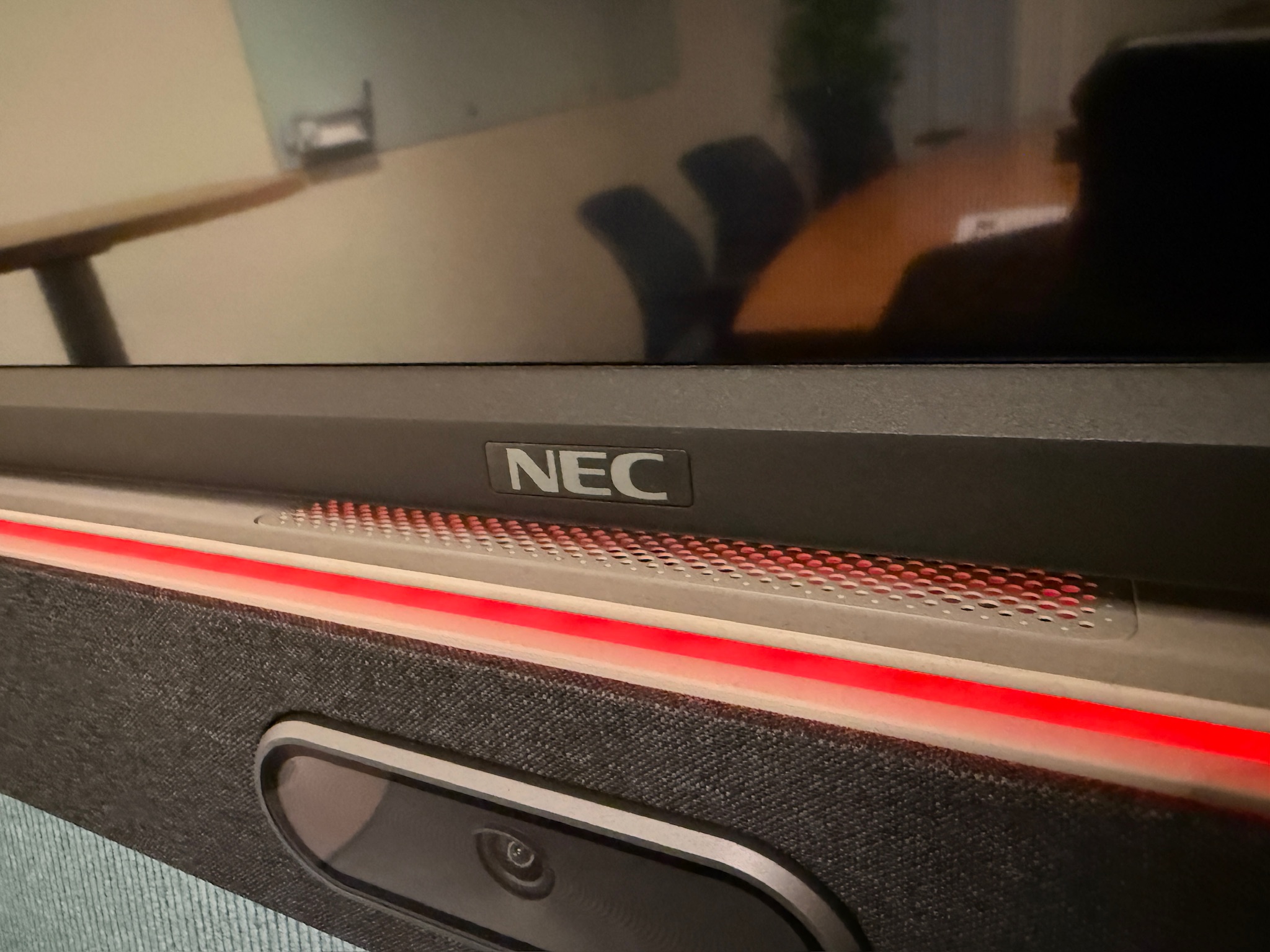 NEC upplýsingaskjár með hátölurum og veggfestingu, 80'', 12/7 5