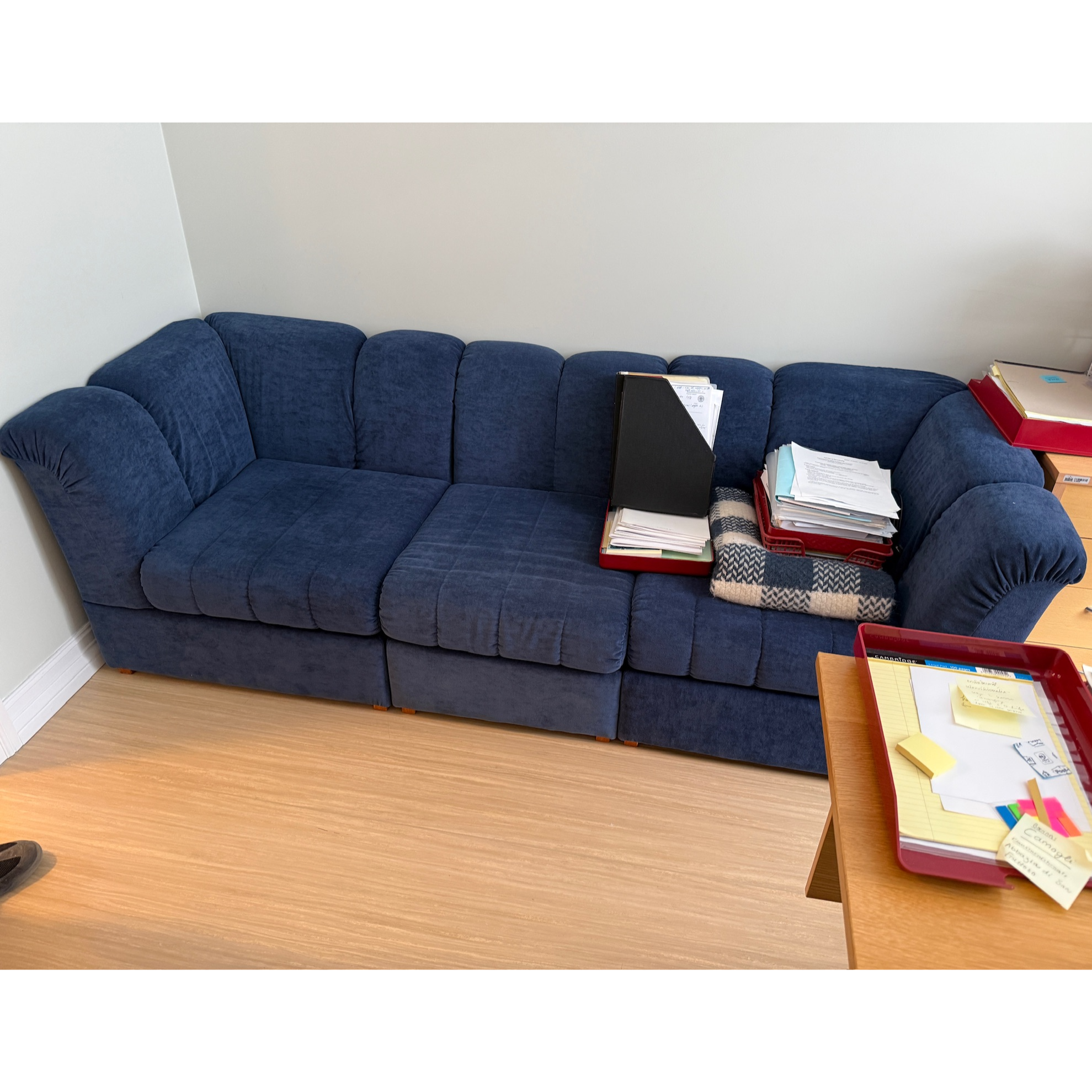 SELT / SOLD Velvet sófi, blár, 3ja sæta - Alþingi