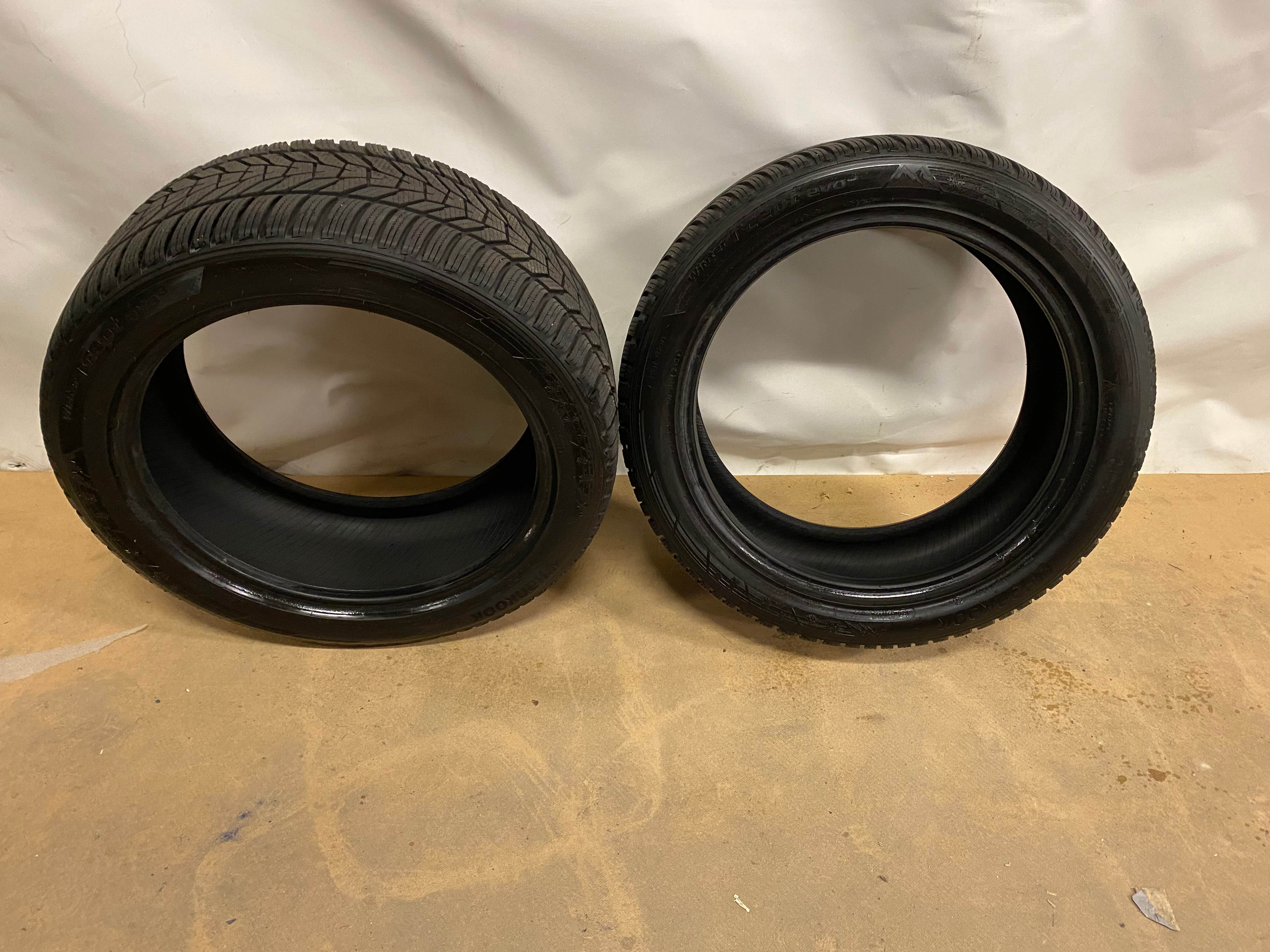 SELT / SOLD Hankook vetrardekk 245/45 R18 100V 4