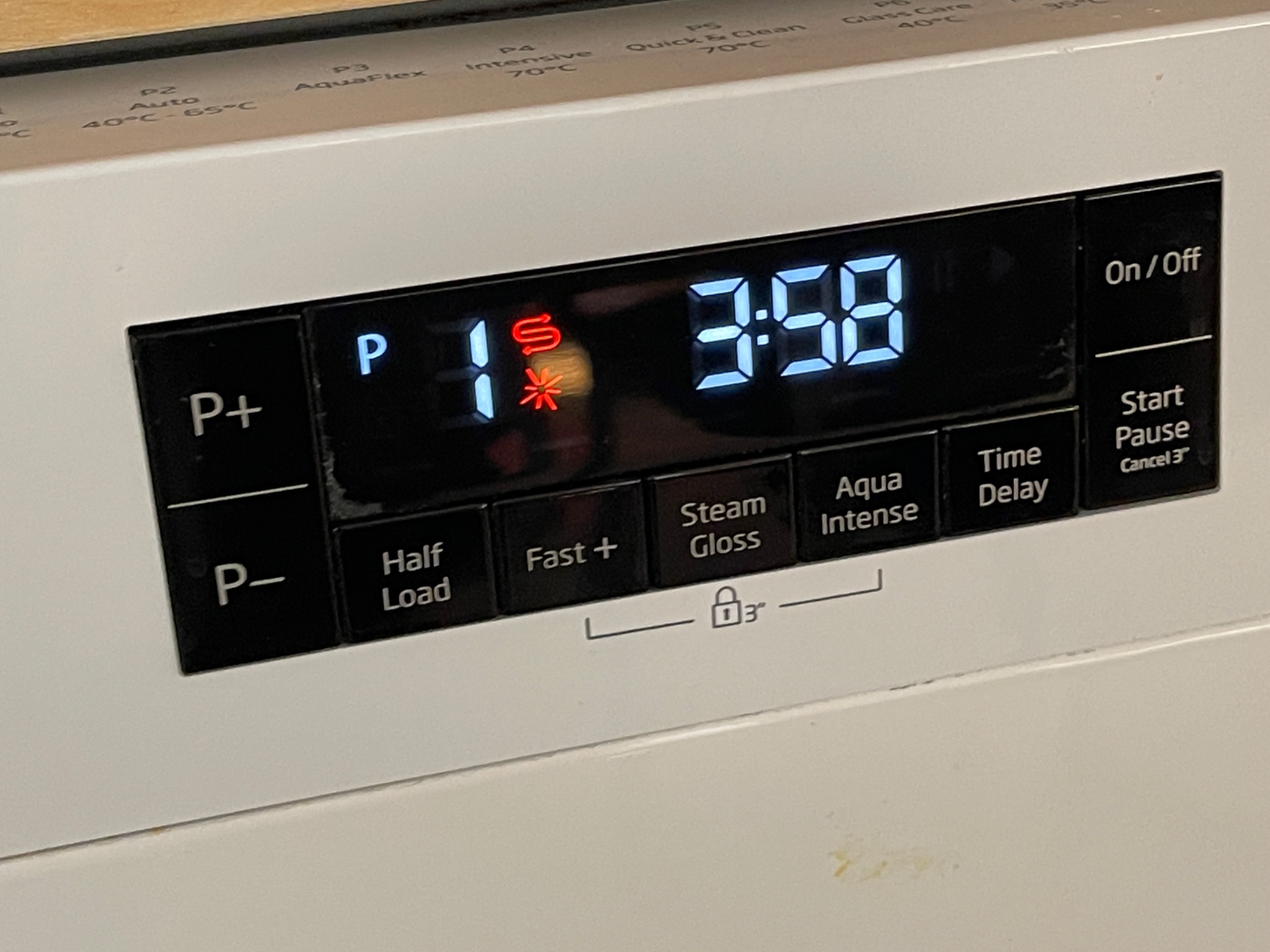 Selt/Endurnýtt-Nýleg Beko uppþvottavél 60 sm