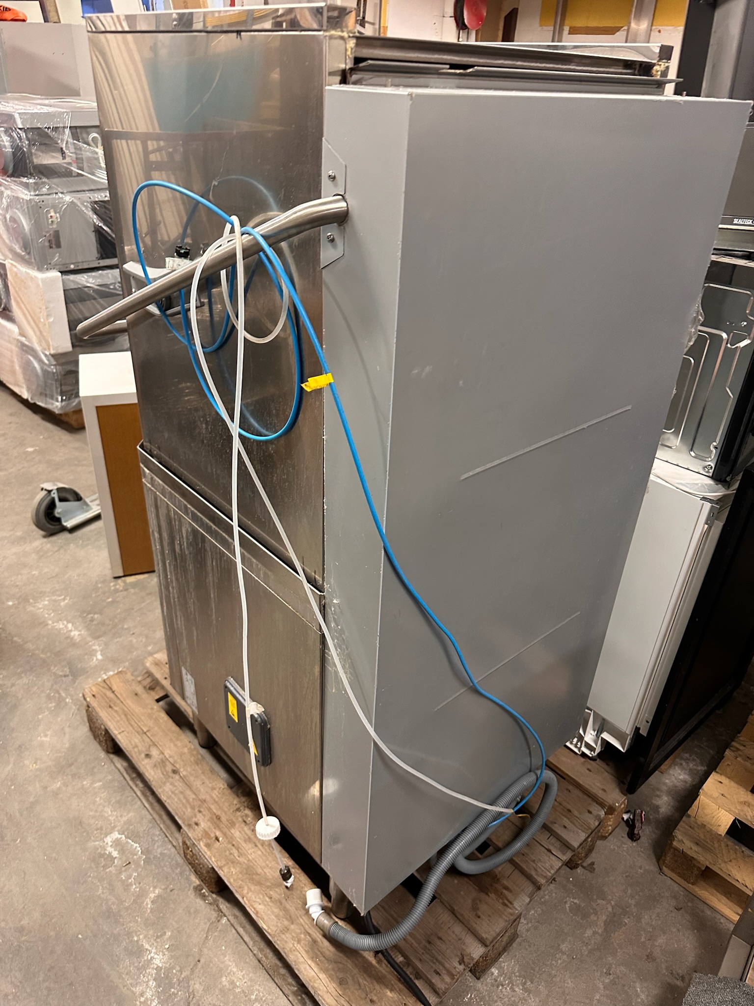SELT / SOLD Zanussi húddvél, H158 x B62 x D75 sm. 4