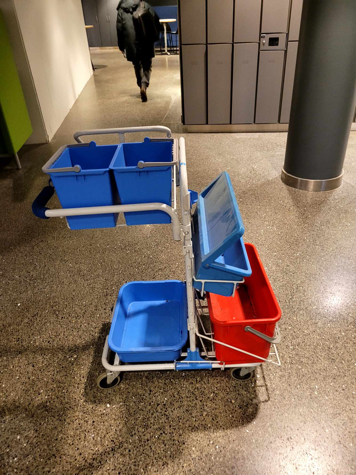 SELT / SOLD Skúringavagnar - ræstivagnar - 12 stk. Rekstrarvörur