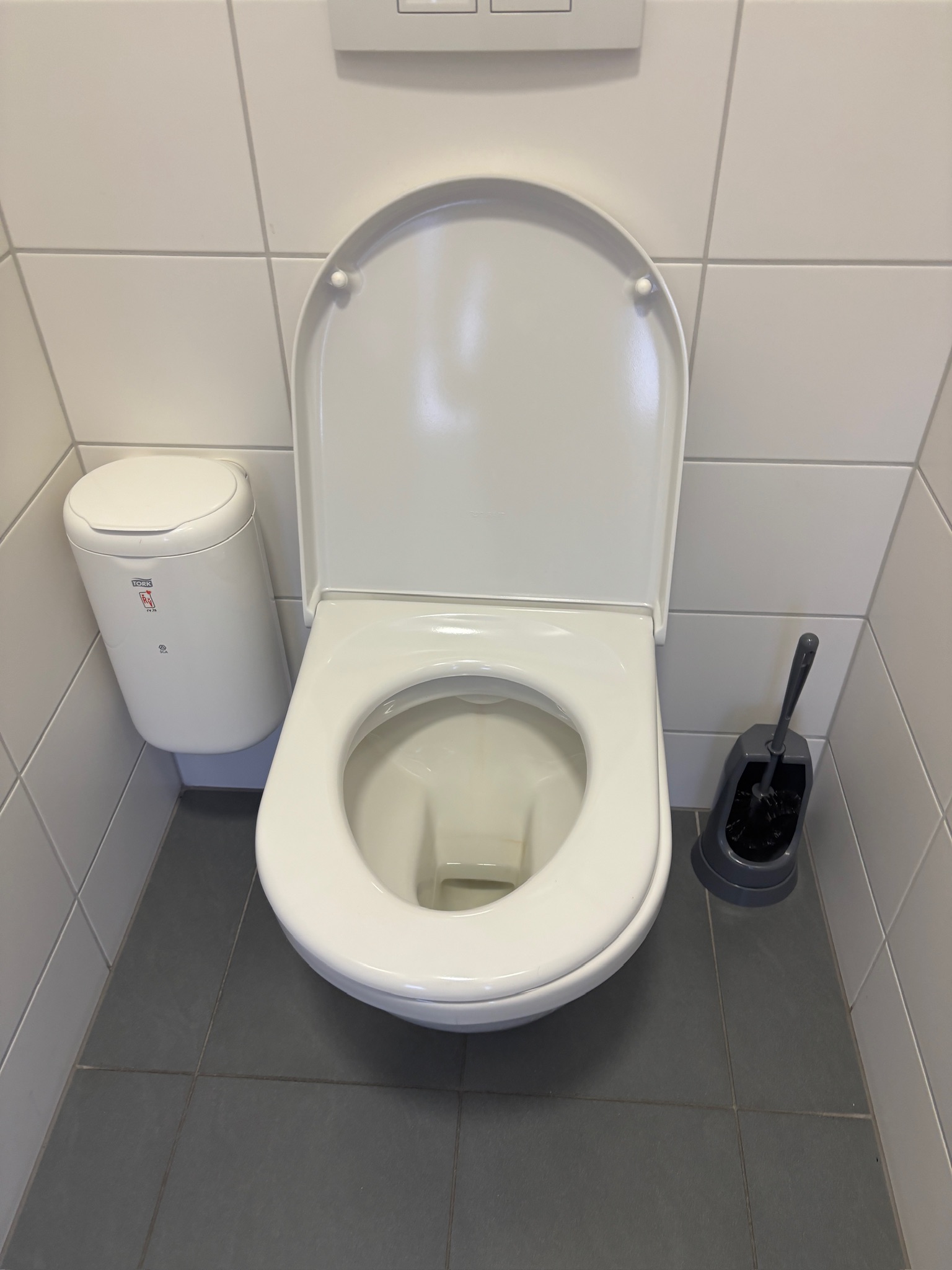 SELT / SOLD vegghengt salerni / WC / klósett með hæglokandisetu (3 stk.) 6