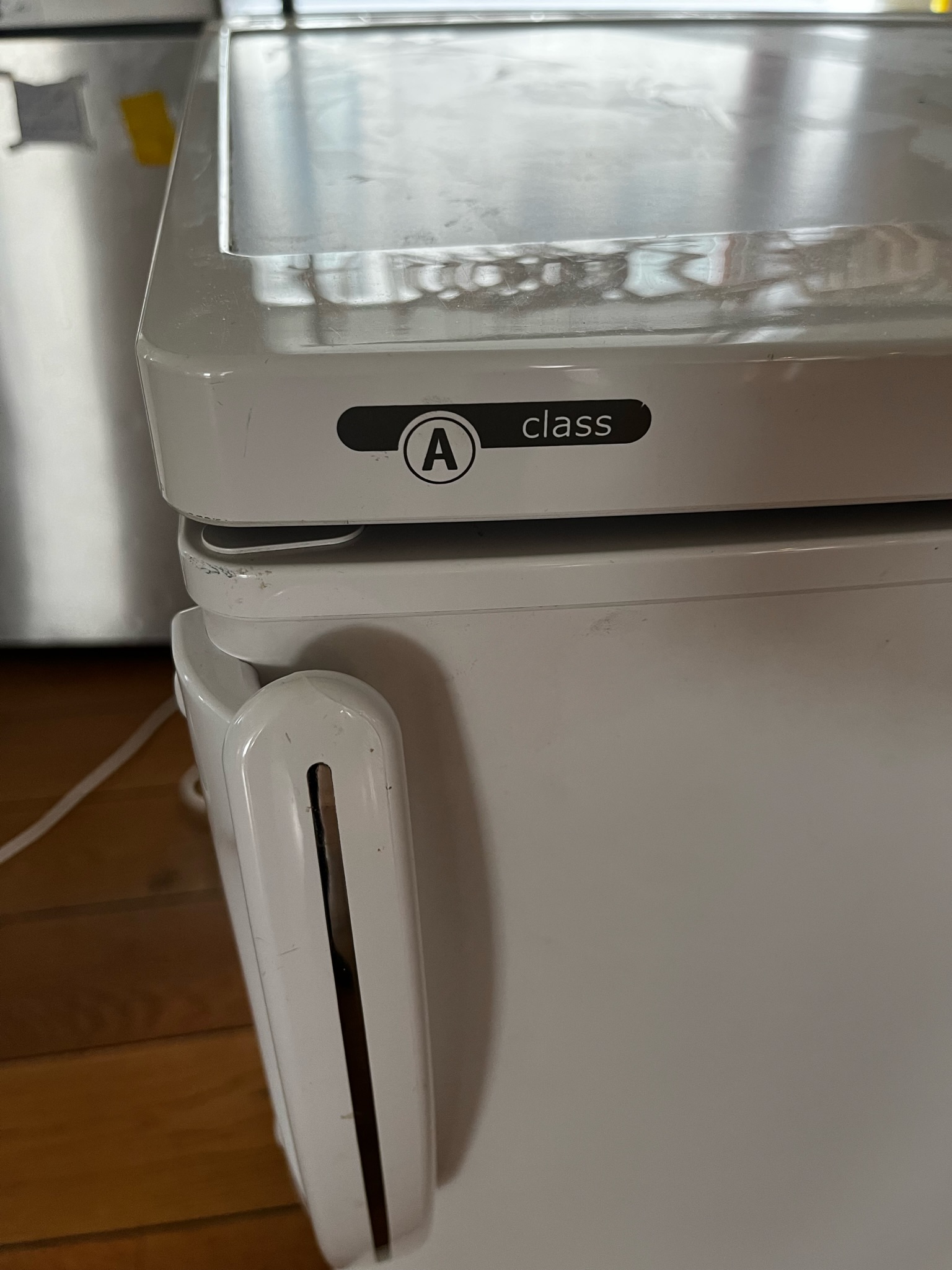 SELT / SOLD Whirlpool A-Class kælir - H80 x B60 5