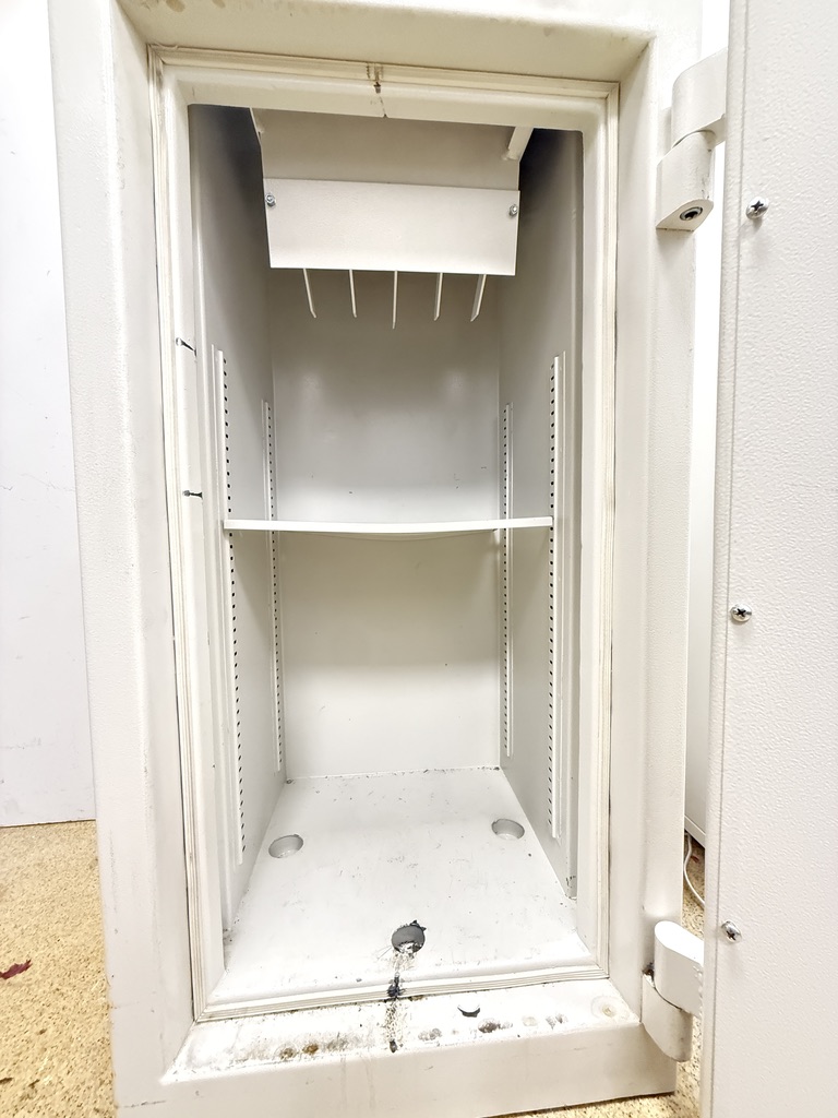 SELT / SOLD Robur verðmætaskápur m.innkastsskáp - H122 x B51 7