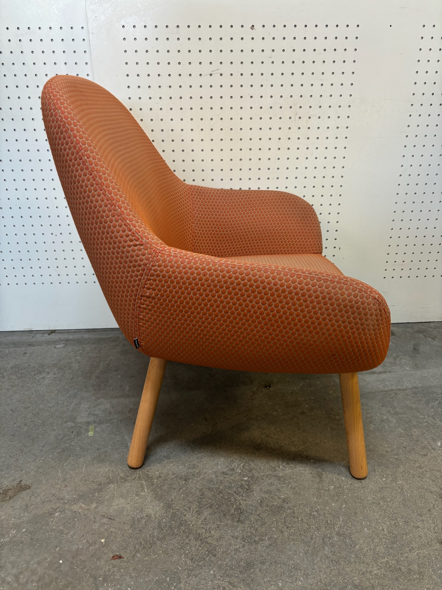 SELT / SOLD Metalmobil hægindastóll frá Hirzlunni 9
